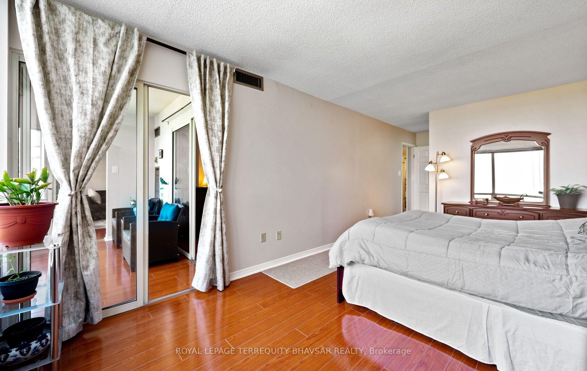 Photo 29 of Unit 915, 309 Major Mackenzie Drive E, Richmond Hill, Harding — HOMEH