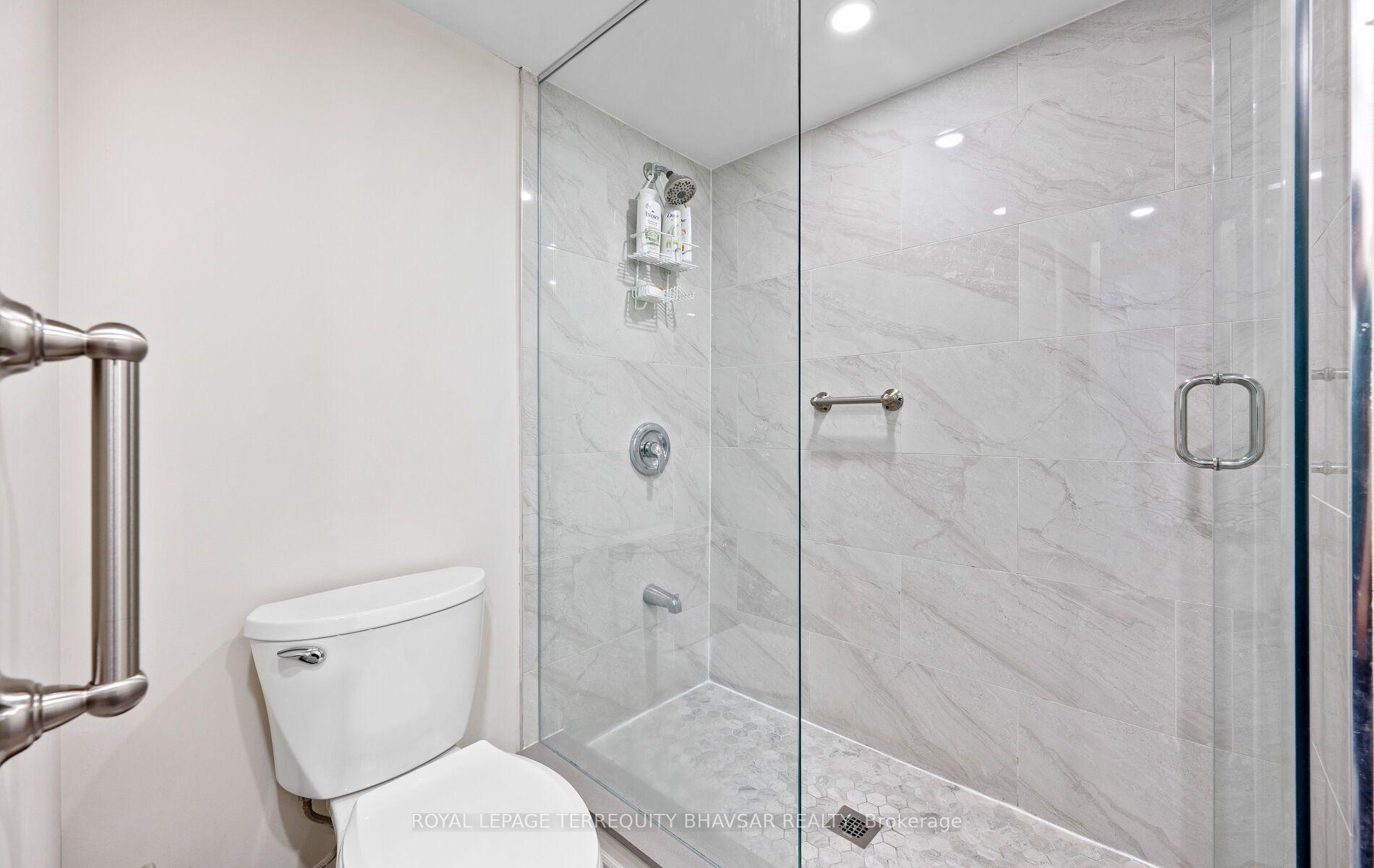 Photo 34 of Unit 915, 309 Major Mackenzie Drive E, Richmond Hill, Harding — HOMEH