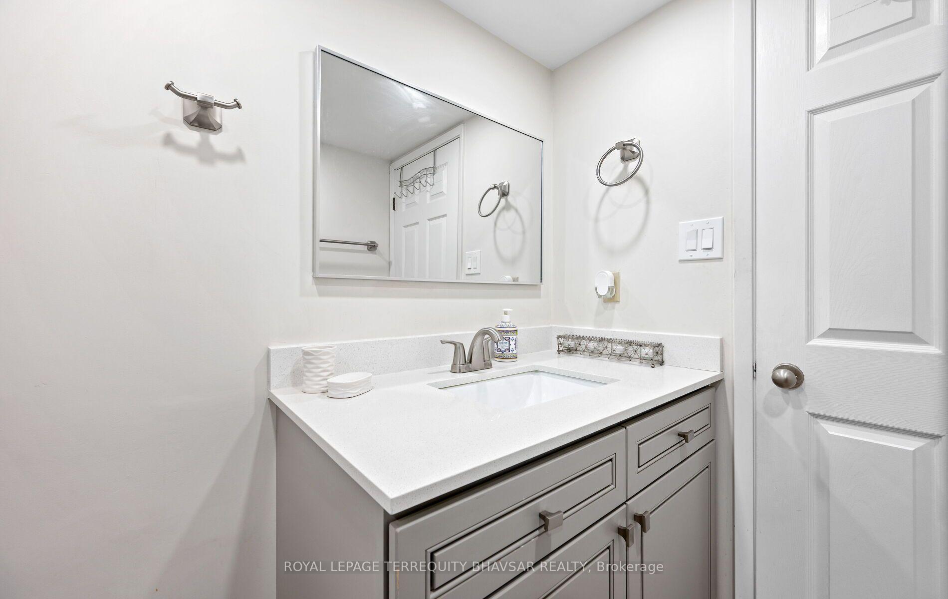 Photo 35 of Unit 915, 309 Major Mackenzie Drive E, Richmond Hill, Harding — HOMEH