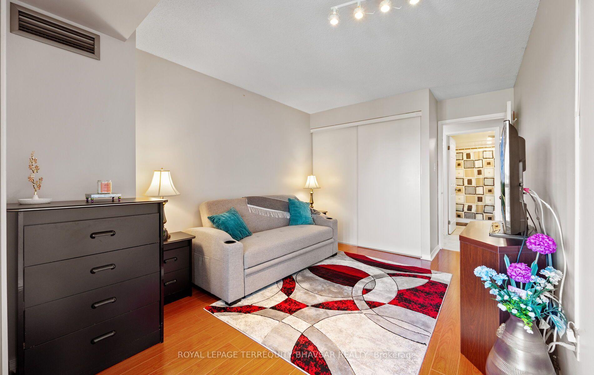 Photo 38 of Unit 915, 309 Major Mackenzie Drive E, Richmond Hill, Harding — HOMEH