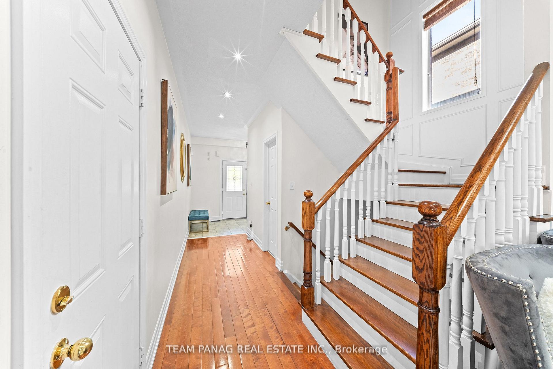Photo 4 of 146 Degrassi Cove Circle, Brampton, Credit Valley — HOMEH