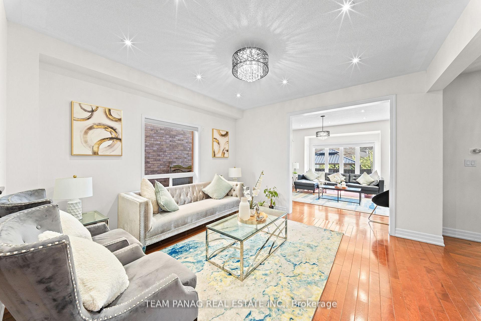 Photo 5 of 146 Degrassi Cove Circle, Brampton, Credit Valley — HOMEH