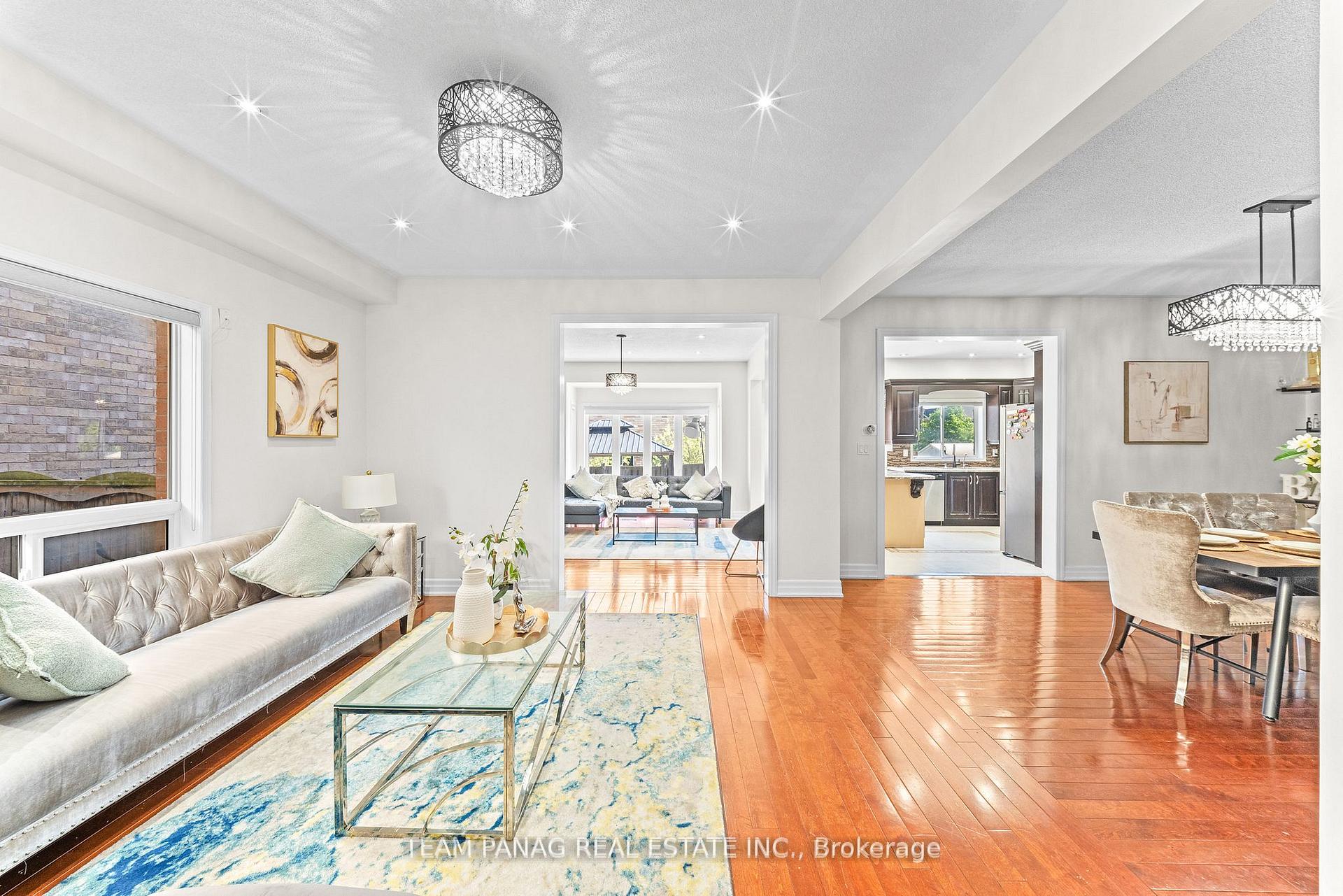 Photo 6 of 146 Degrassi Cove Circle, Brampton, Credit Valley — HOMEH
