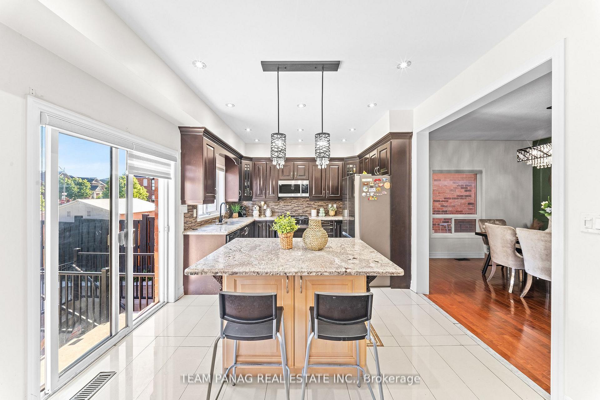 Photo 14 of 146 Degrassi Cove Circle, Brampton, Credit Valley — HOMEH