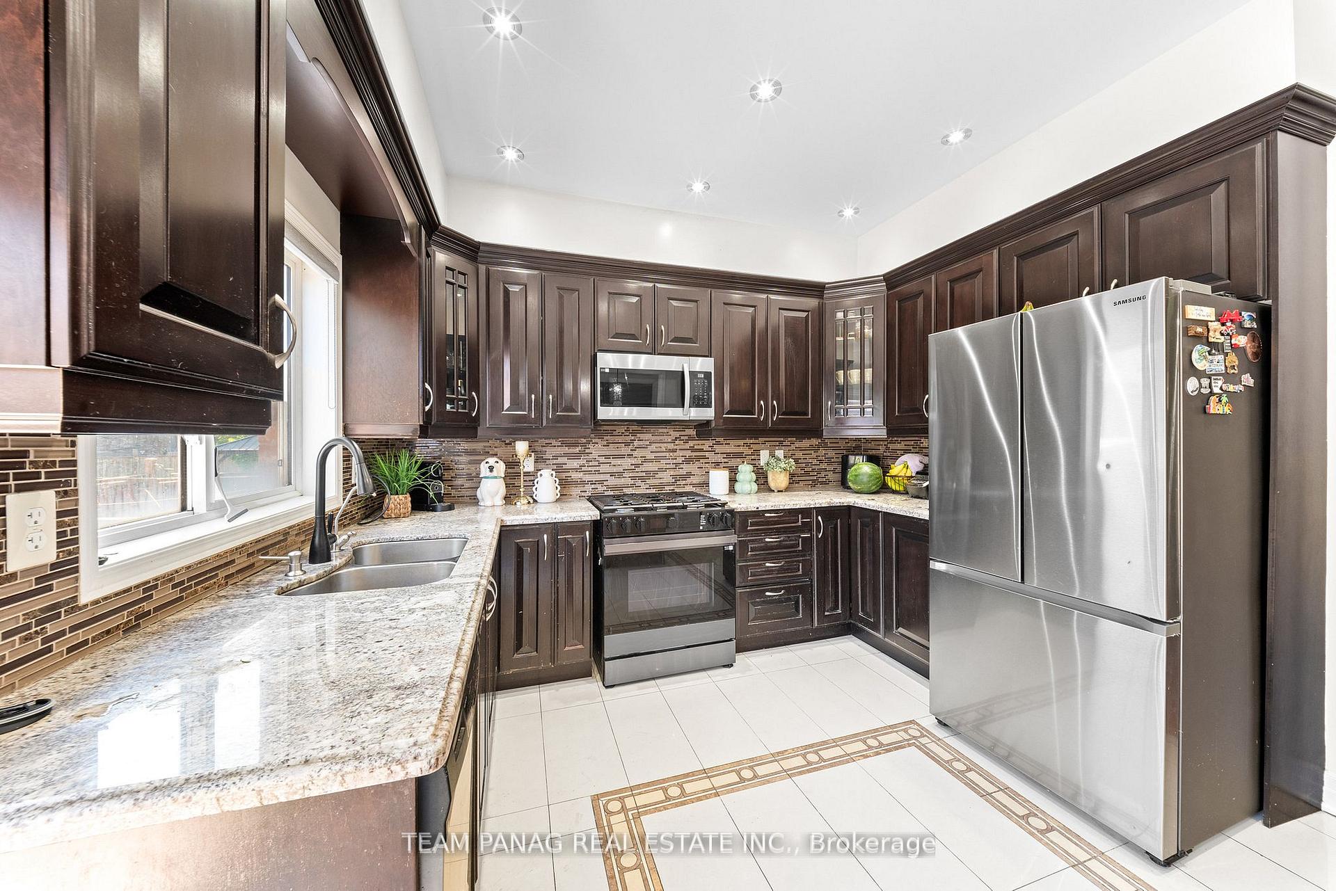 Photo 16 of 146 Degrassi Cove Circle, Brampton, Credit Valley — HOMEH