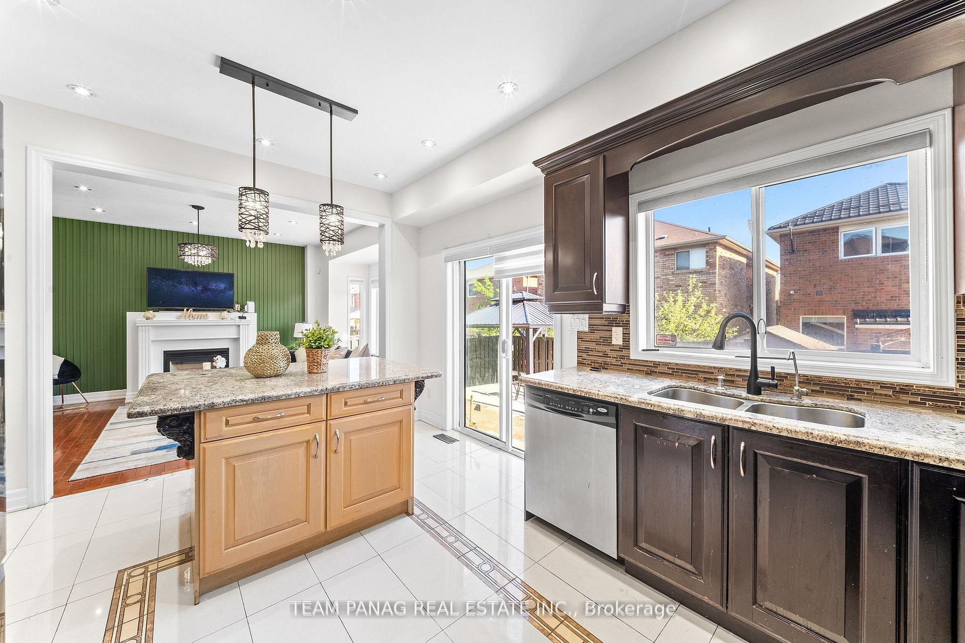 Photo 17 of 146 Degrassi Cove Circle, Brampton, Credit Valley — HOMEH