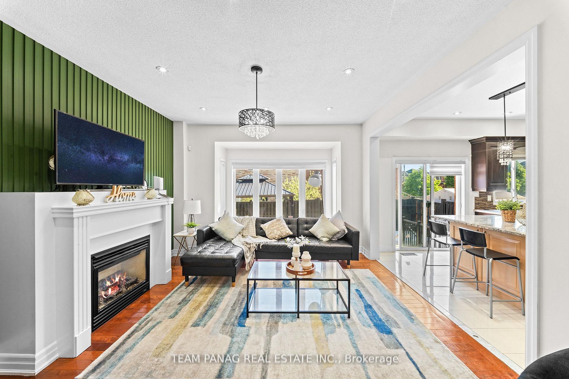 Photo 18 of 146 Degrassi Cove Circle, Brampton, Credit Valley — HOMEH