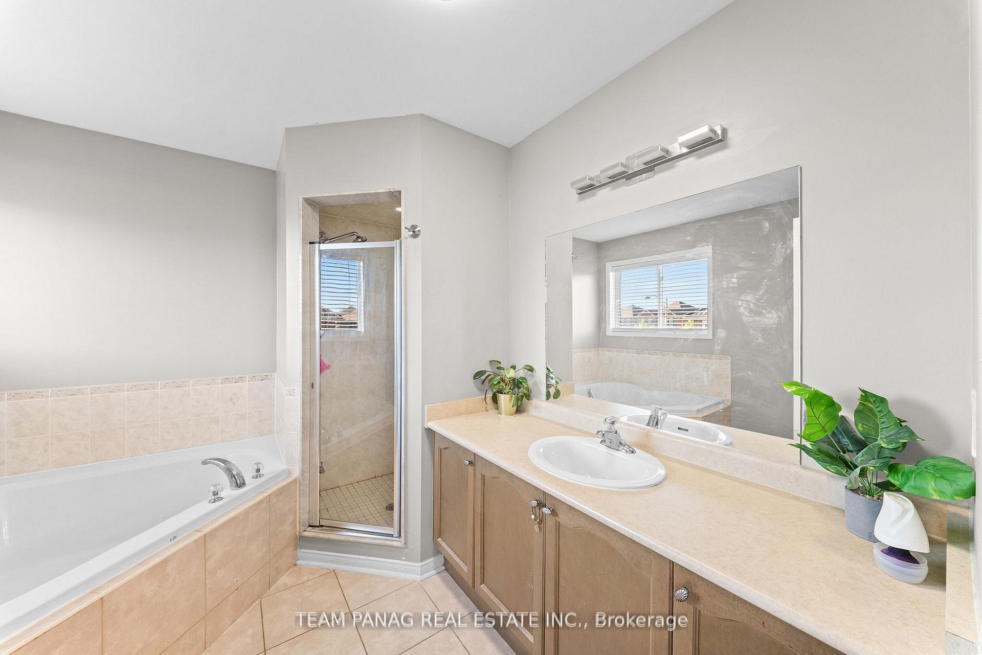 Photo 26 of 146 Degrassi Cove Circle, Brampton, Credit Valley — HOMEH