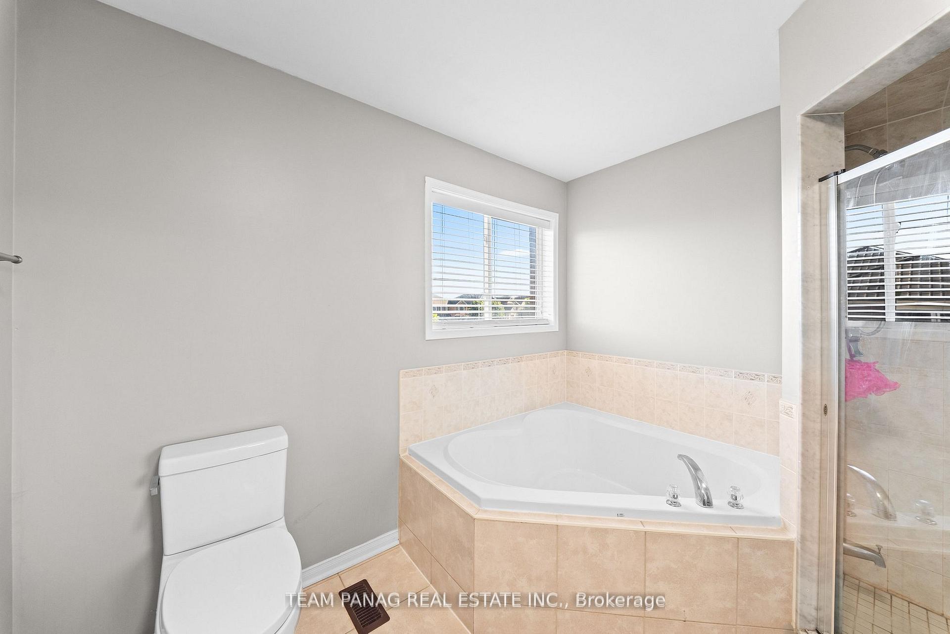 Photo 27 of 146 Degrassi Cove Circle, Brampton, Credit Valley — HOMEH