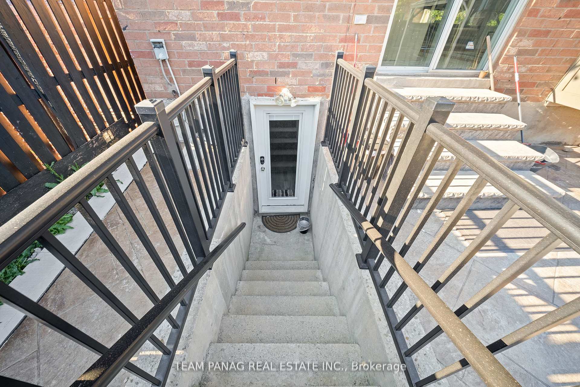 Photo 46 of 146 Degrassi Cove Circle, Brampton, Credit Valley — HOMEH