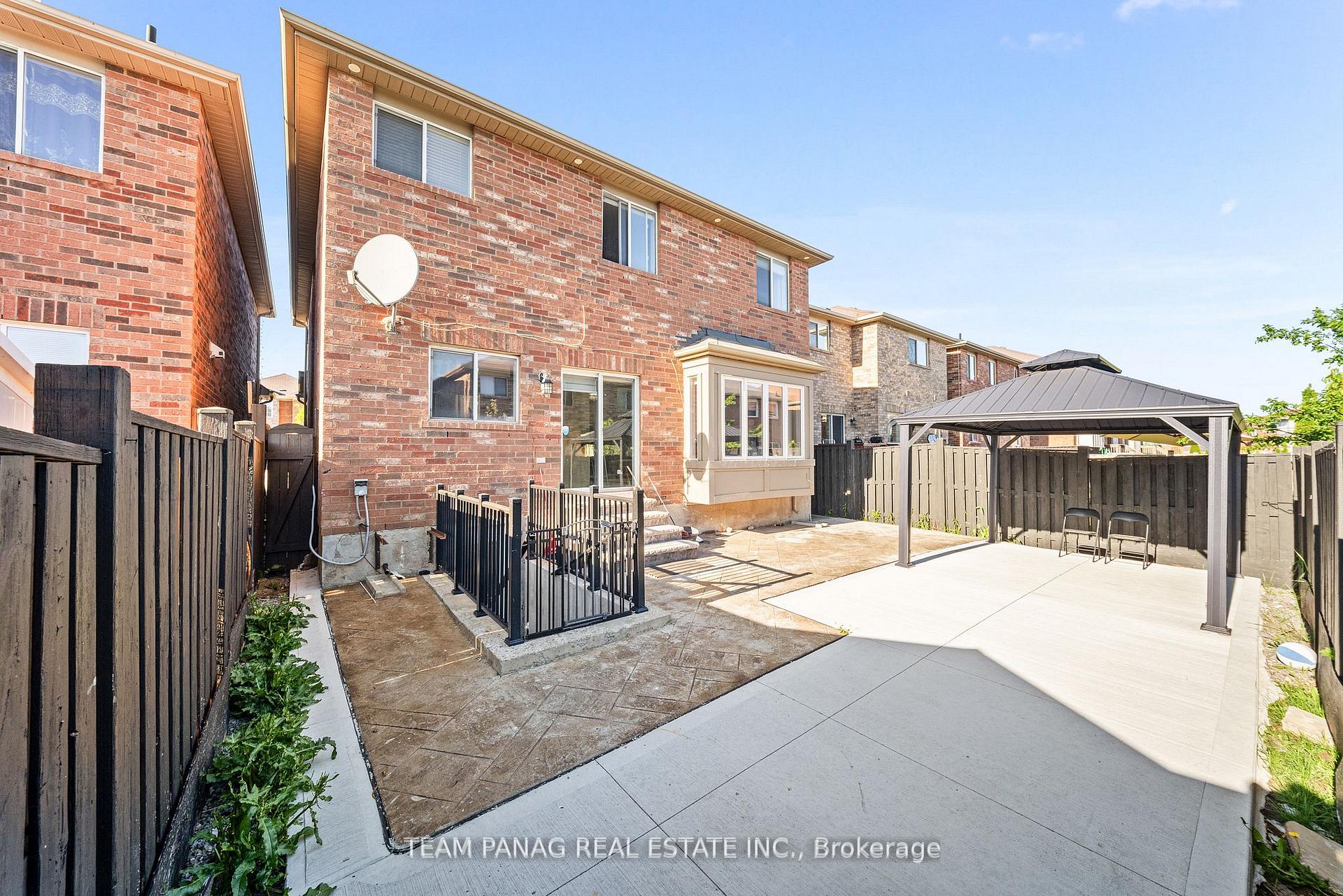 Photo 47 of 146 Degrassi Cove Circle, Brampton, Credit Valley — HOMEH