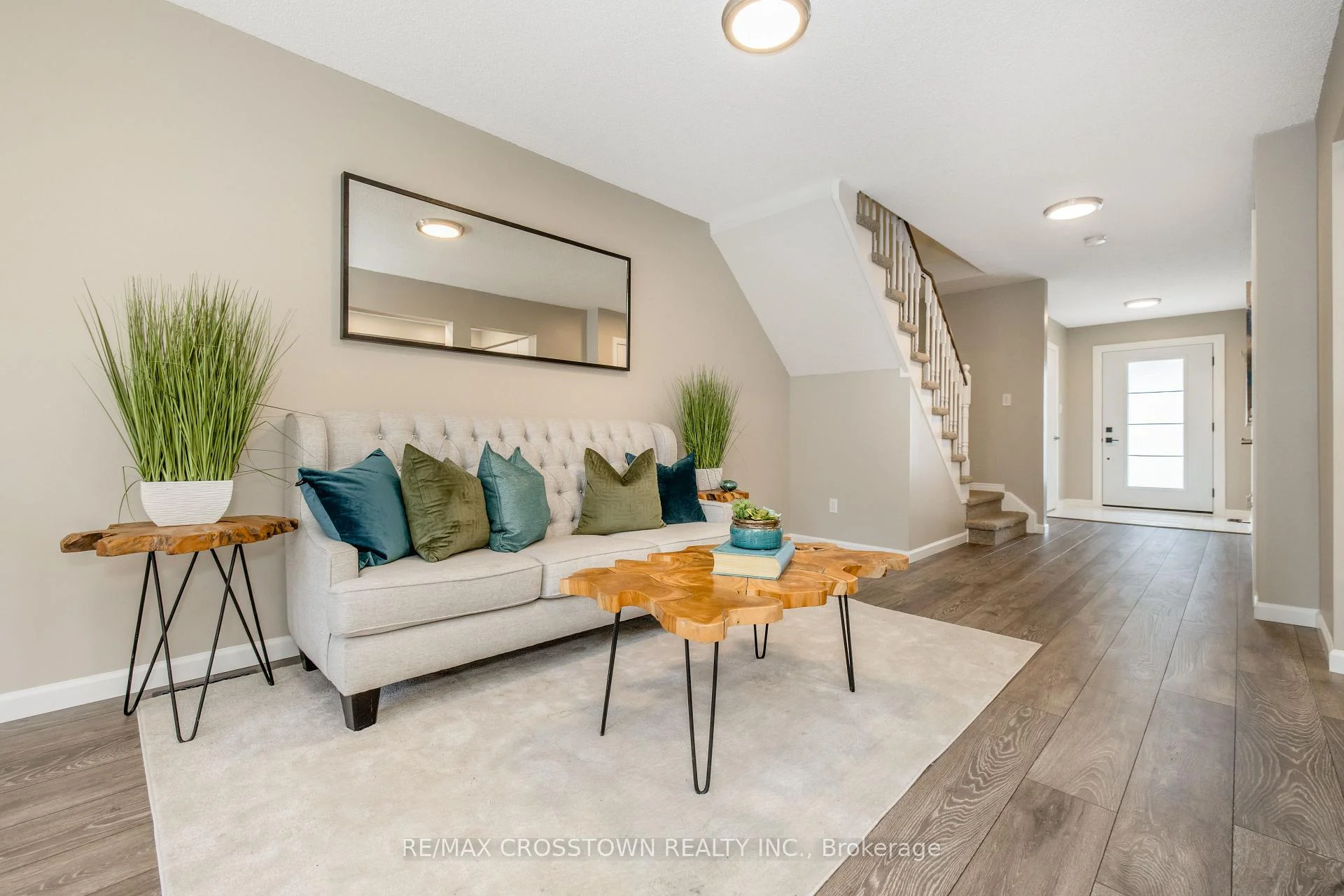 Photo 11 of 92 Cunningham Drive, Barrie, Ardagh — HOMEH