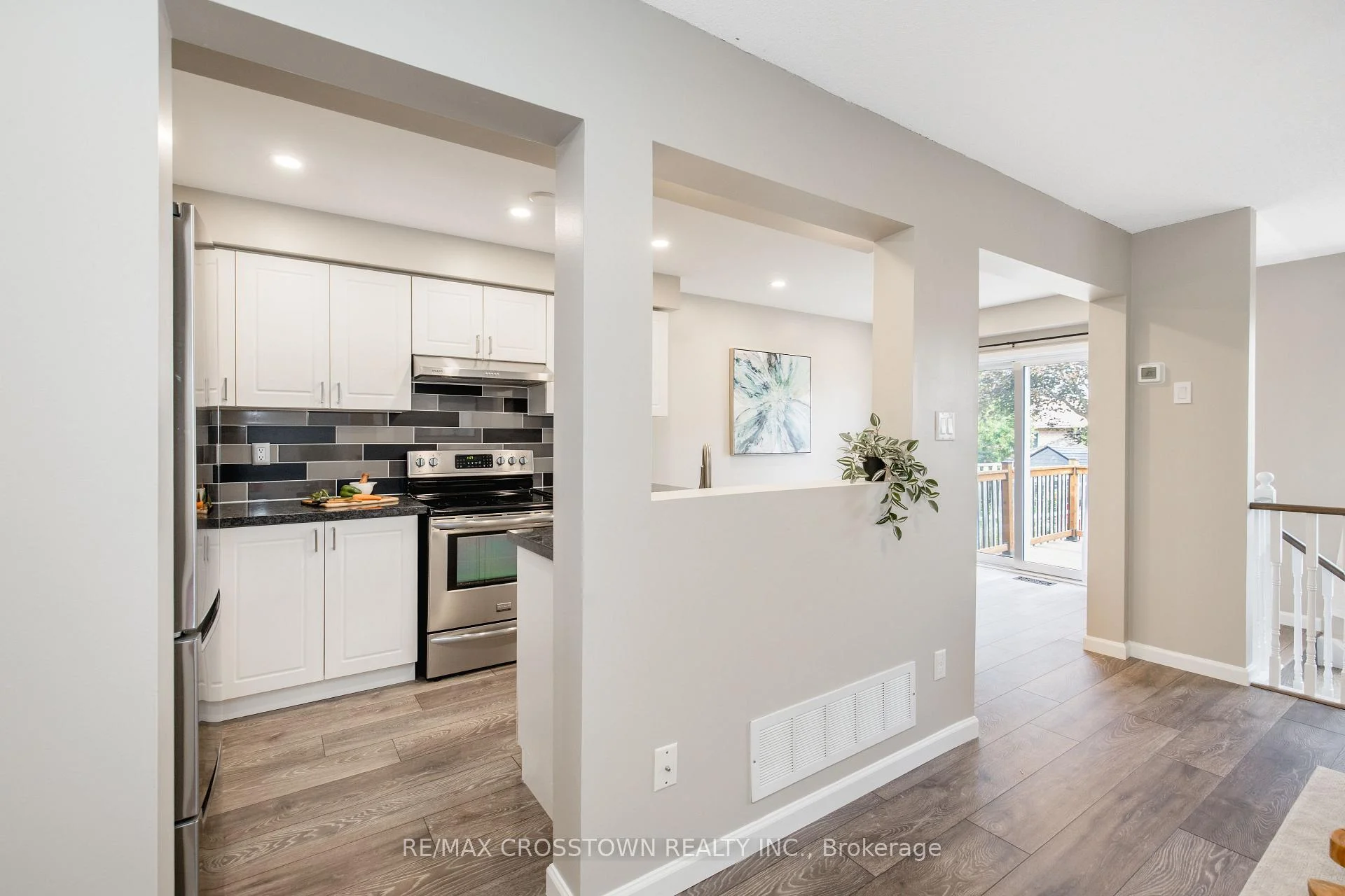 Photo 18 of 92 Cunningham Drive, Barrie, Ardagh — HOMEH