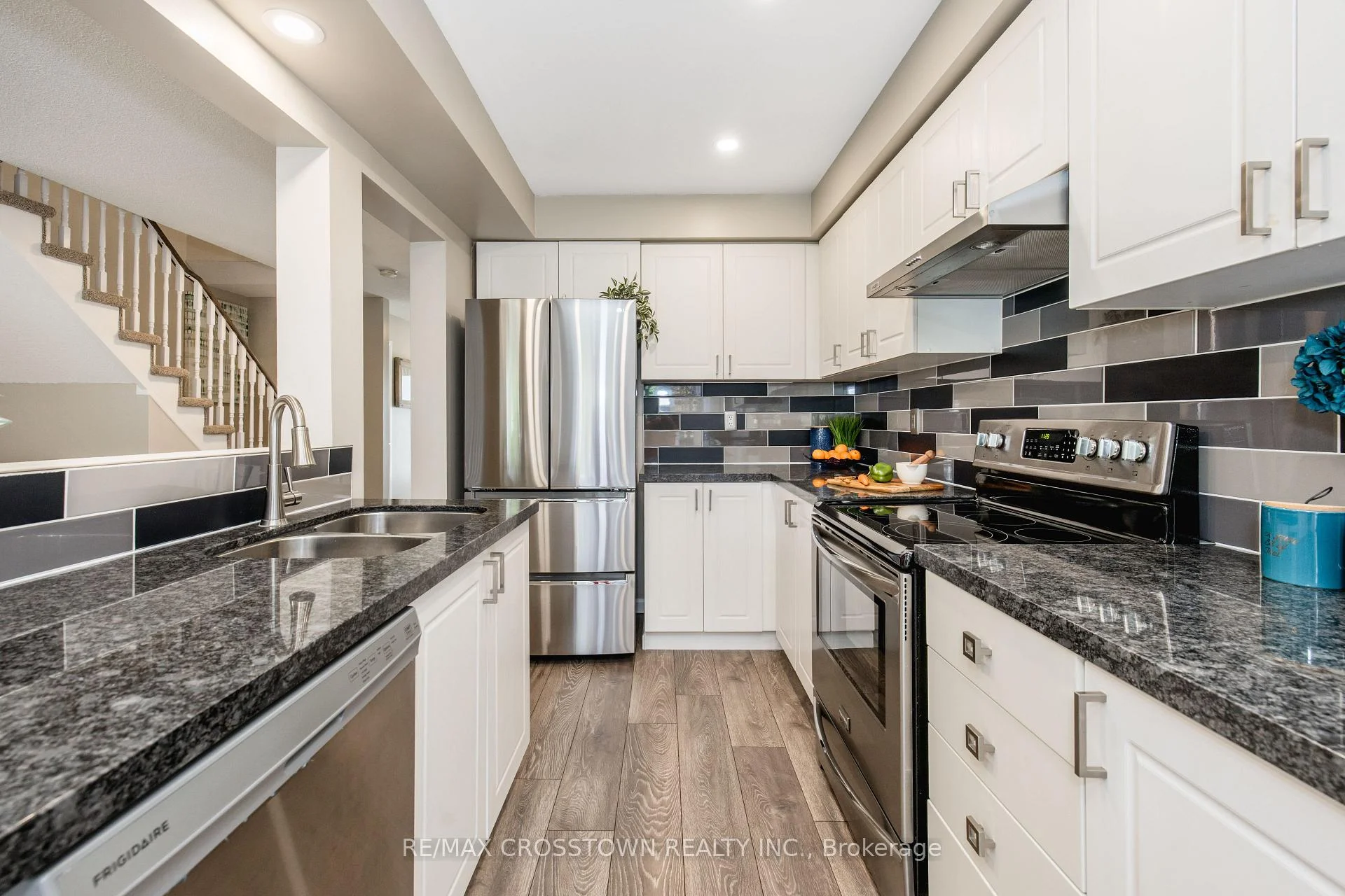 Photo 20 of 92 Cunningham Drive, Barrie, Ardagh — HOMEH