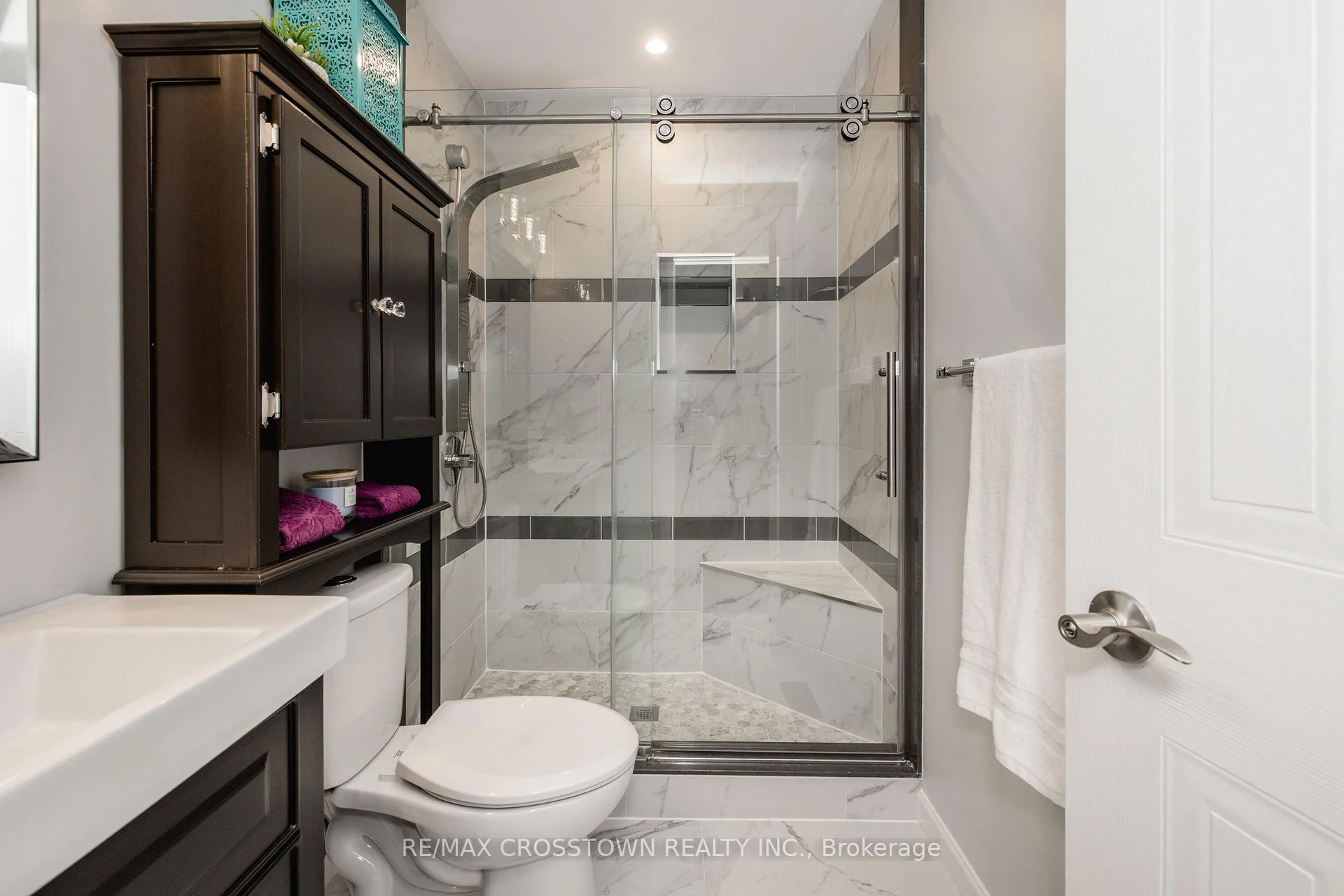 Photo 29 of 92 Cunningham Drive, Barrie, Ardagh — HOMEH