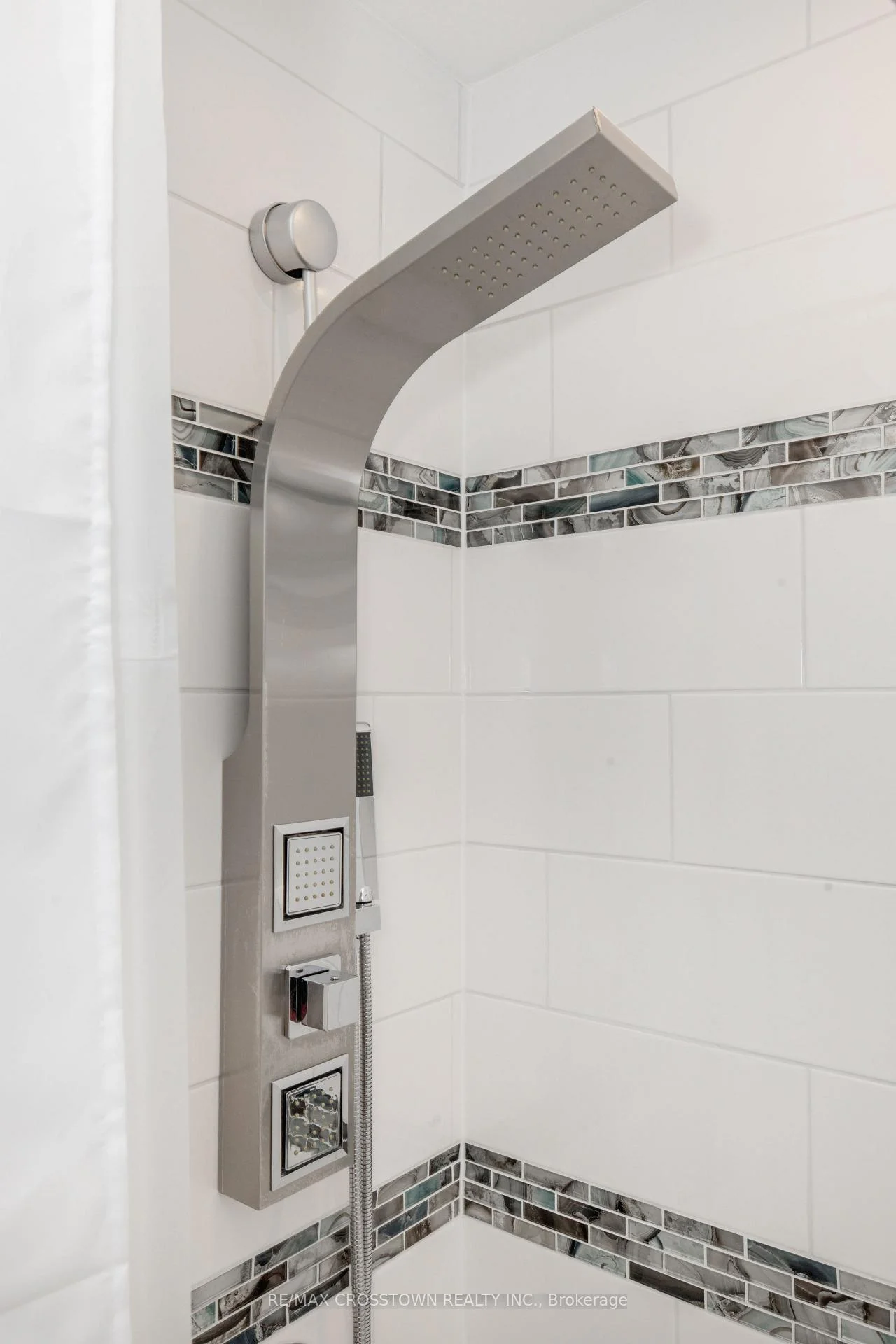 Photo 40 of 92 Cunningham Drive, Barrie, Ardagh — HOMEH