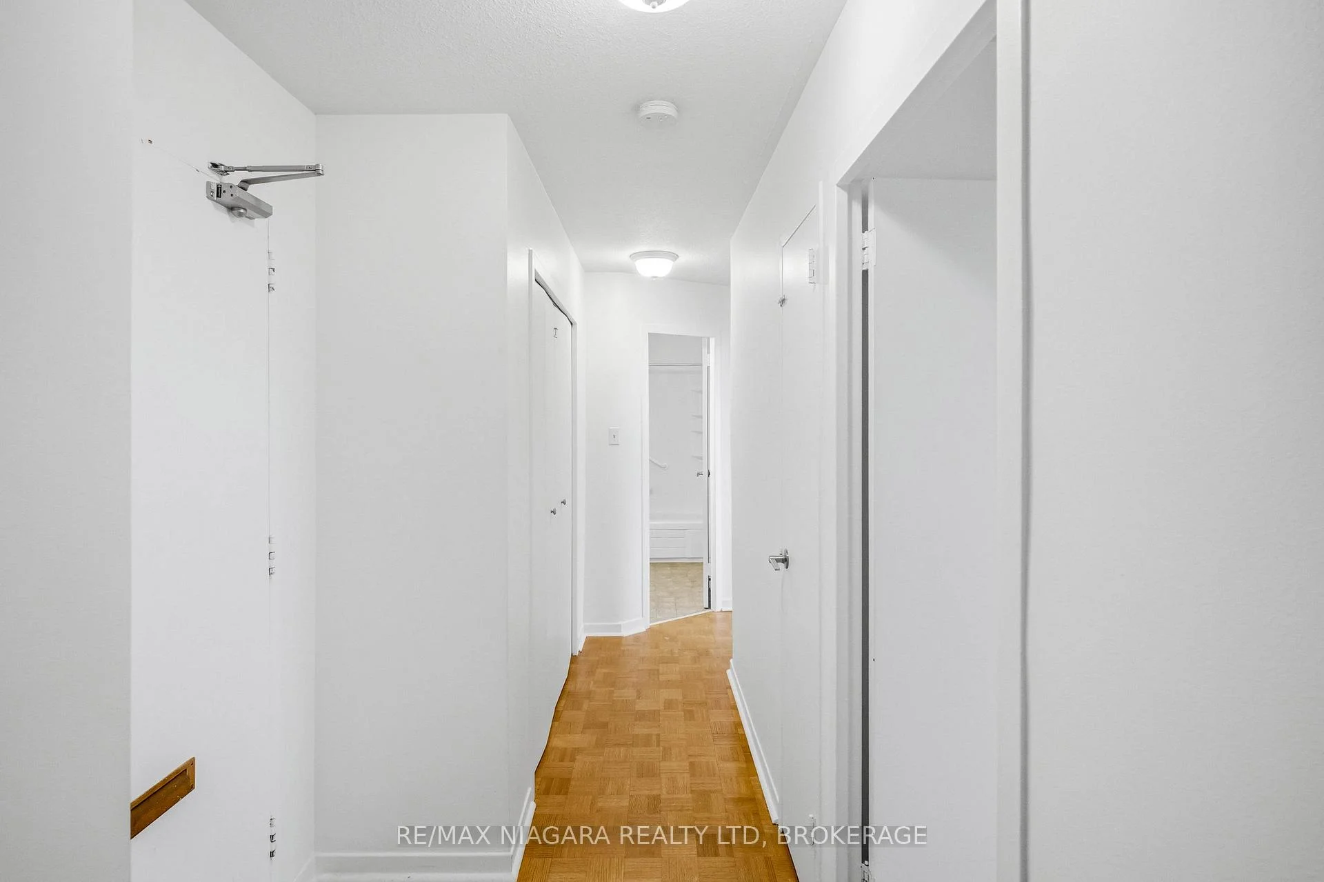 Photo 7 of Unit 2, 35 Towering Heights Boulevard, St. Catharines, Glendale/Glenridge — HOMEH