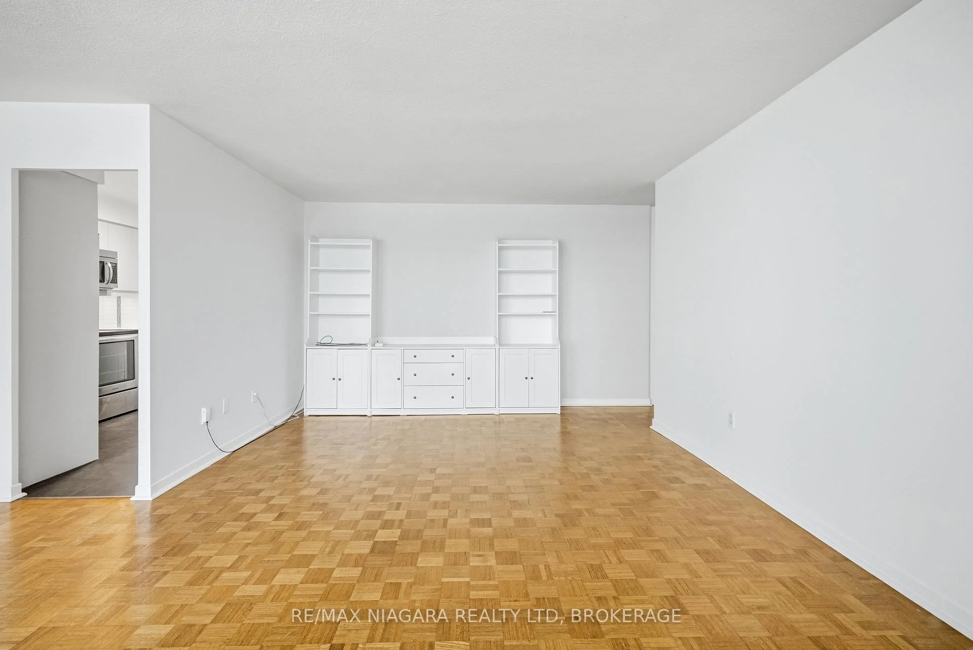 Photo 14 of Unit 2, 35 Towering Heights Boulevard, St. Catharines, Glendale/Glenridge — HOMEH