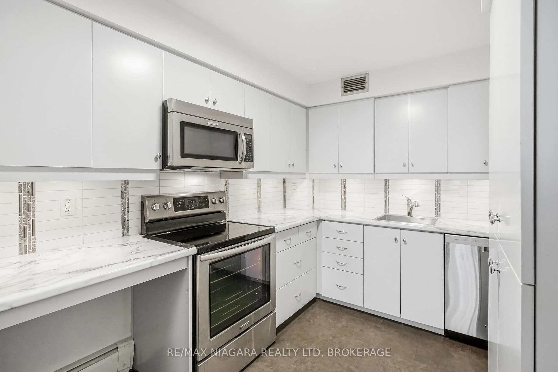 Photo 20 of Unit 2, 35 Towering Heights Boulevard, St. Catharines, Glendale/Glenridge — HOMEH