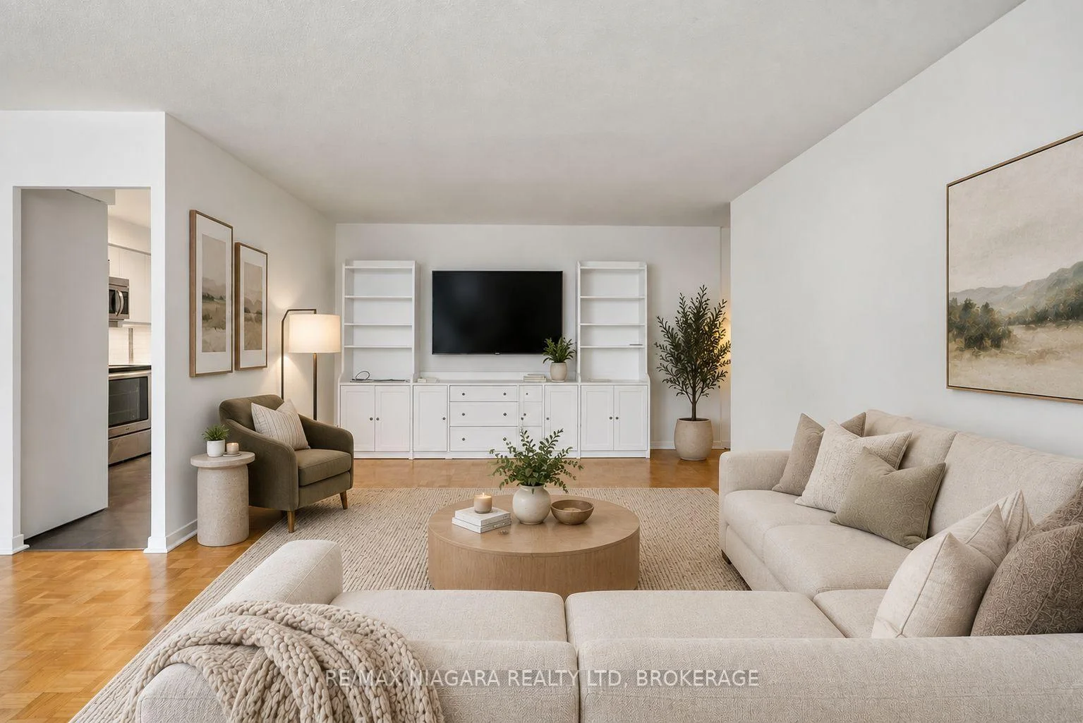 Photo 6 of Unit 2, 35 Towering Heights Boulevard, St. Catharines, Glendale/Glenridge — HOMEH