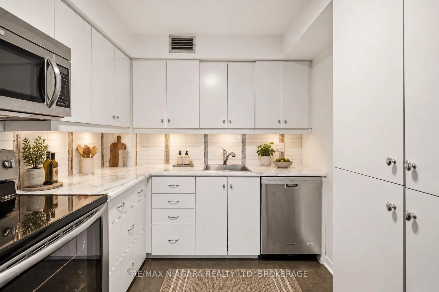 Photo 13 of Unit 2, 35 Towering Heights Boulevard, St. Catharines, Glendale/Glenridge — HOMEH