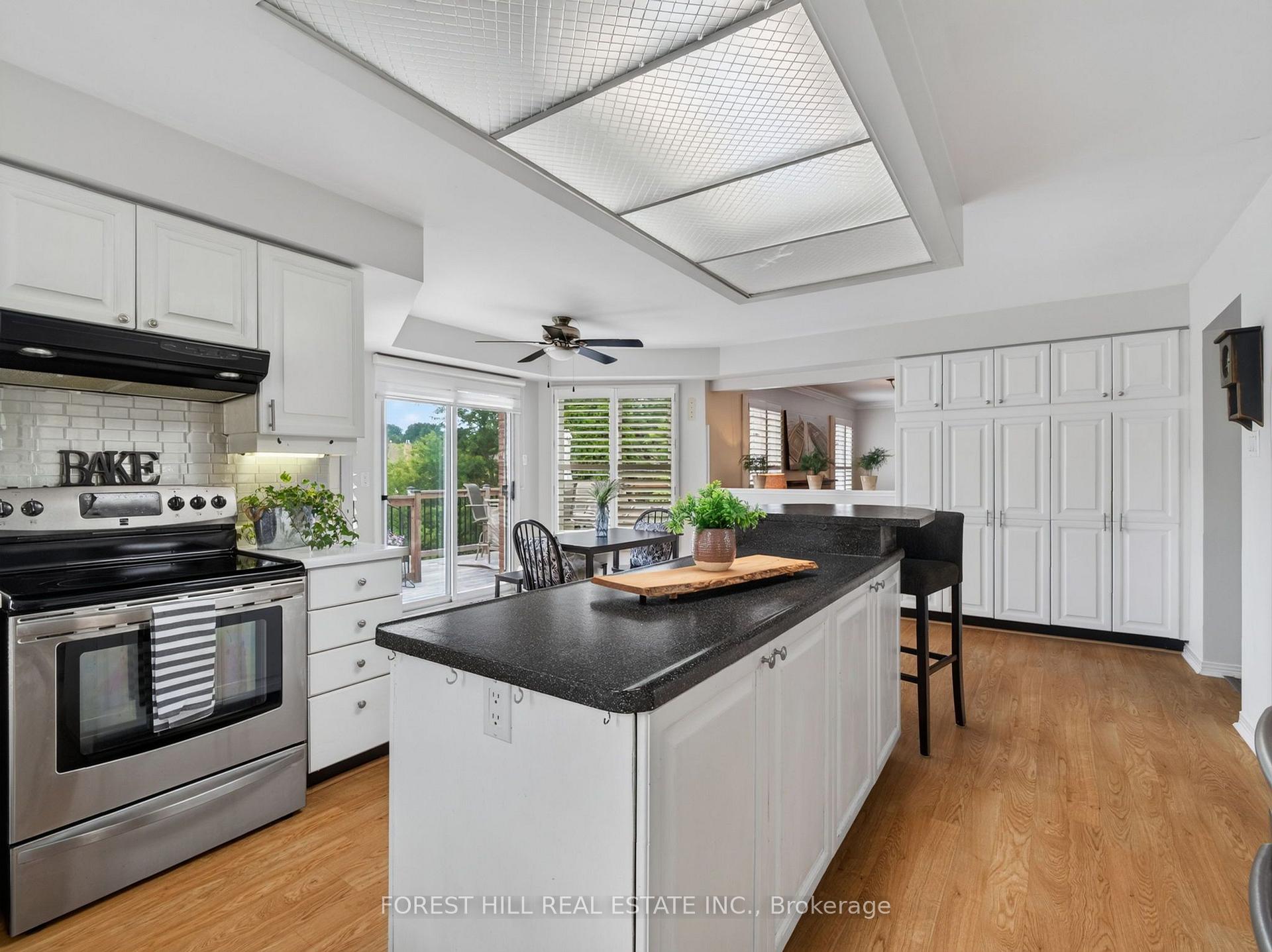 Photo 9 of 36 Trillium Drive, Aurora, Aurora Highlands — HOMEH