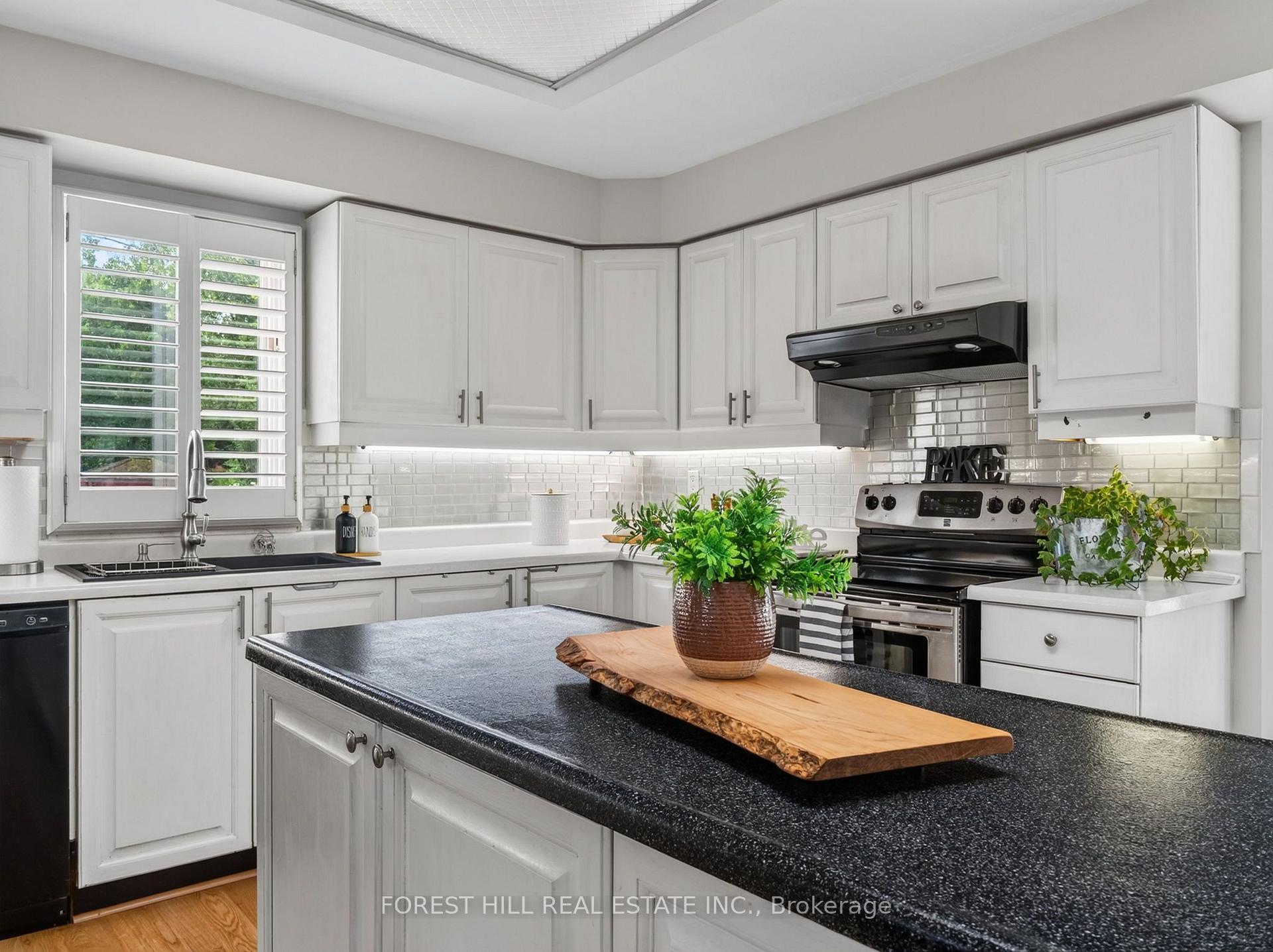 Photo 12 of 36 Trillium Drive, Aurora, Aurora Highlands — HOMEH