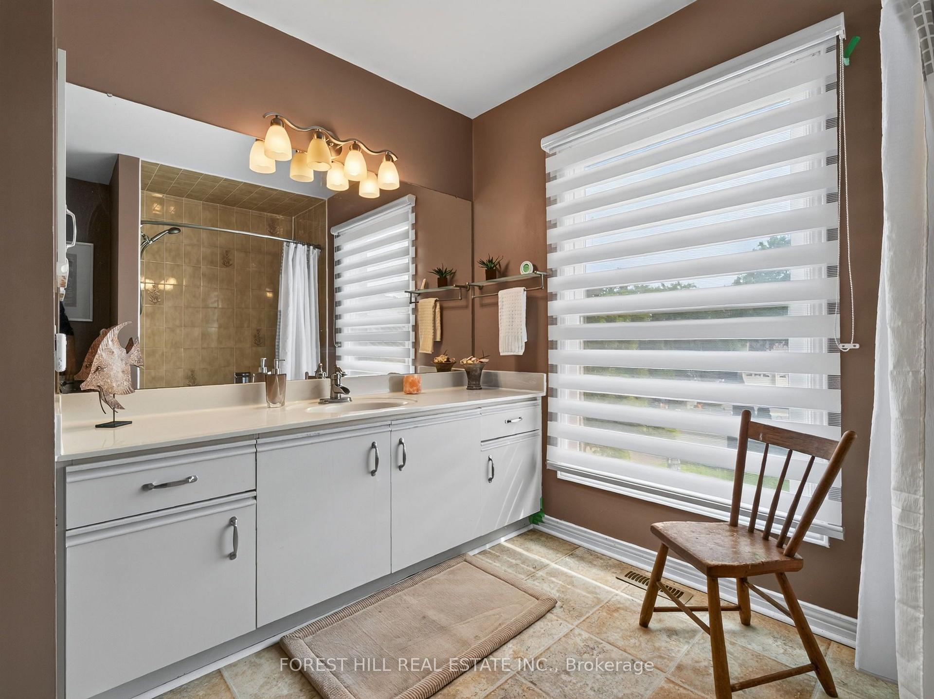 Photo 23 of 36 Trillium Drive, Aurora, Aurora Highlands — HOMEH
