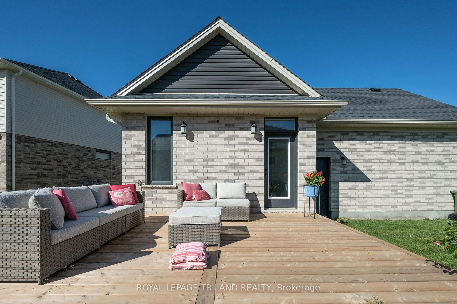 Photo 6 of 2 Evylean Court, St. Thomas — HOMEH