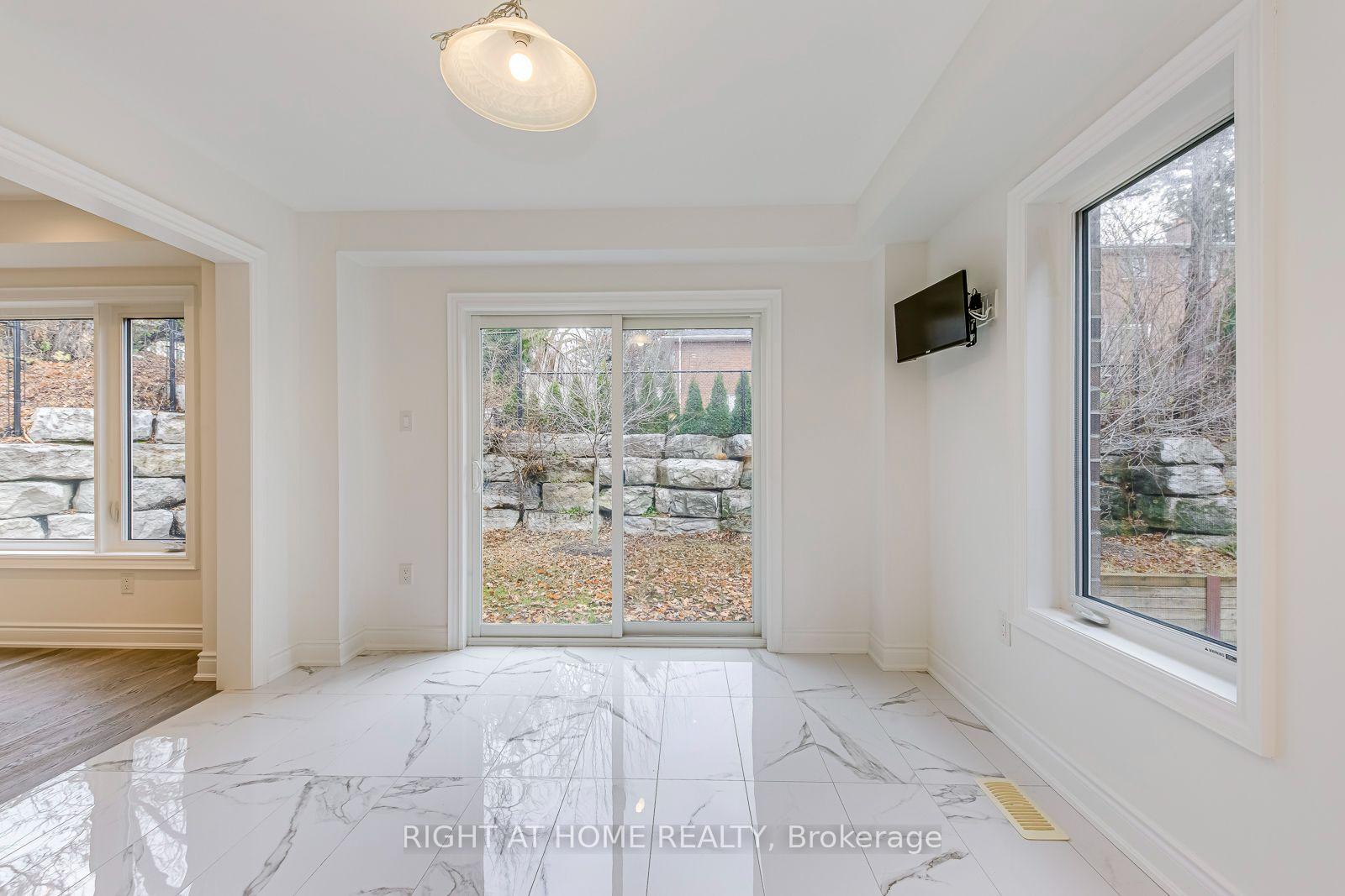Photo 16 of 2581 Islington Avenue, Etobicoke, Thistletown-Beaumonde Heights — HOMEH