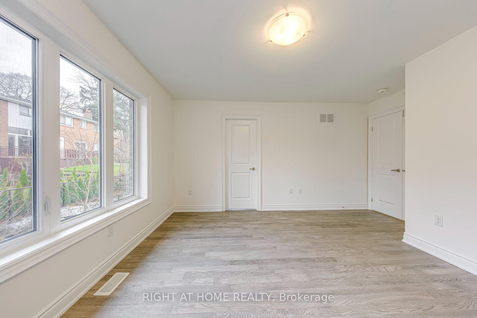 Photo 27 of 2581 Islington Avenue, Etobicoke, Thistletown-Beaumonde Heights — HOMEH
