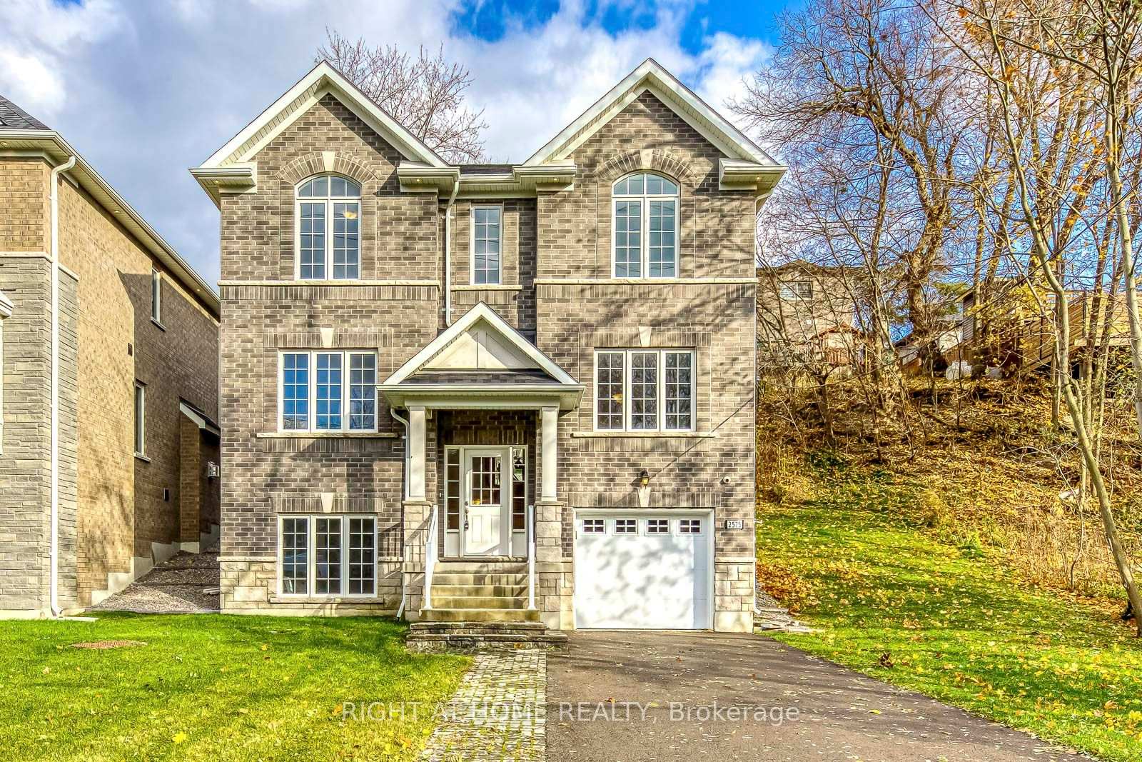 Photo 2 of 2575 Islington Avenue, Etobicoke, Thistletown-Beaumonde Heights — HOMEH