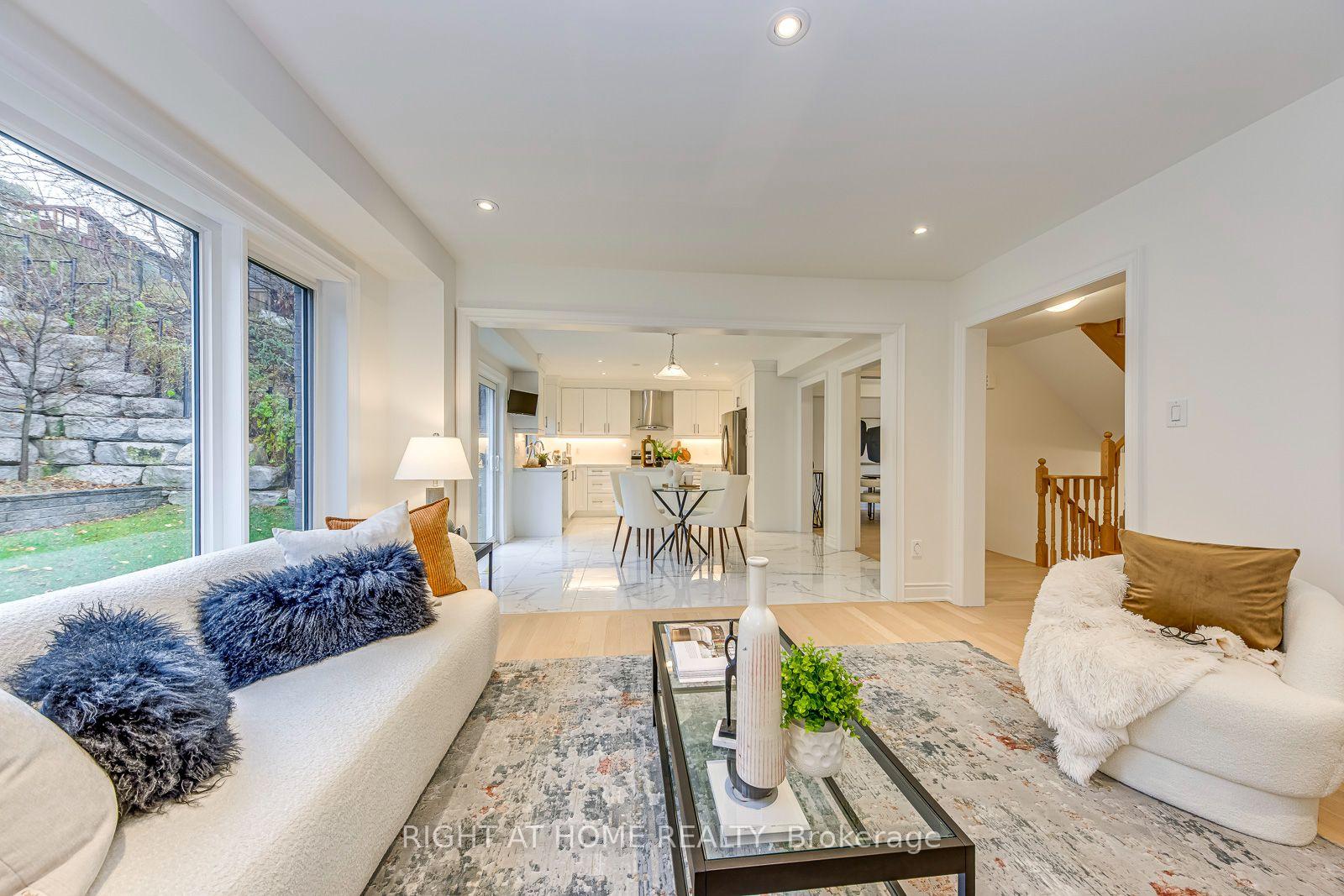Photo 9 of 2575 Islington Avenue, Etobicoke, Thistletown-Beaumonde Heights — HOMEH