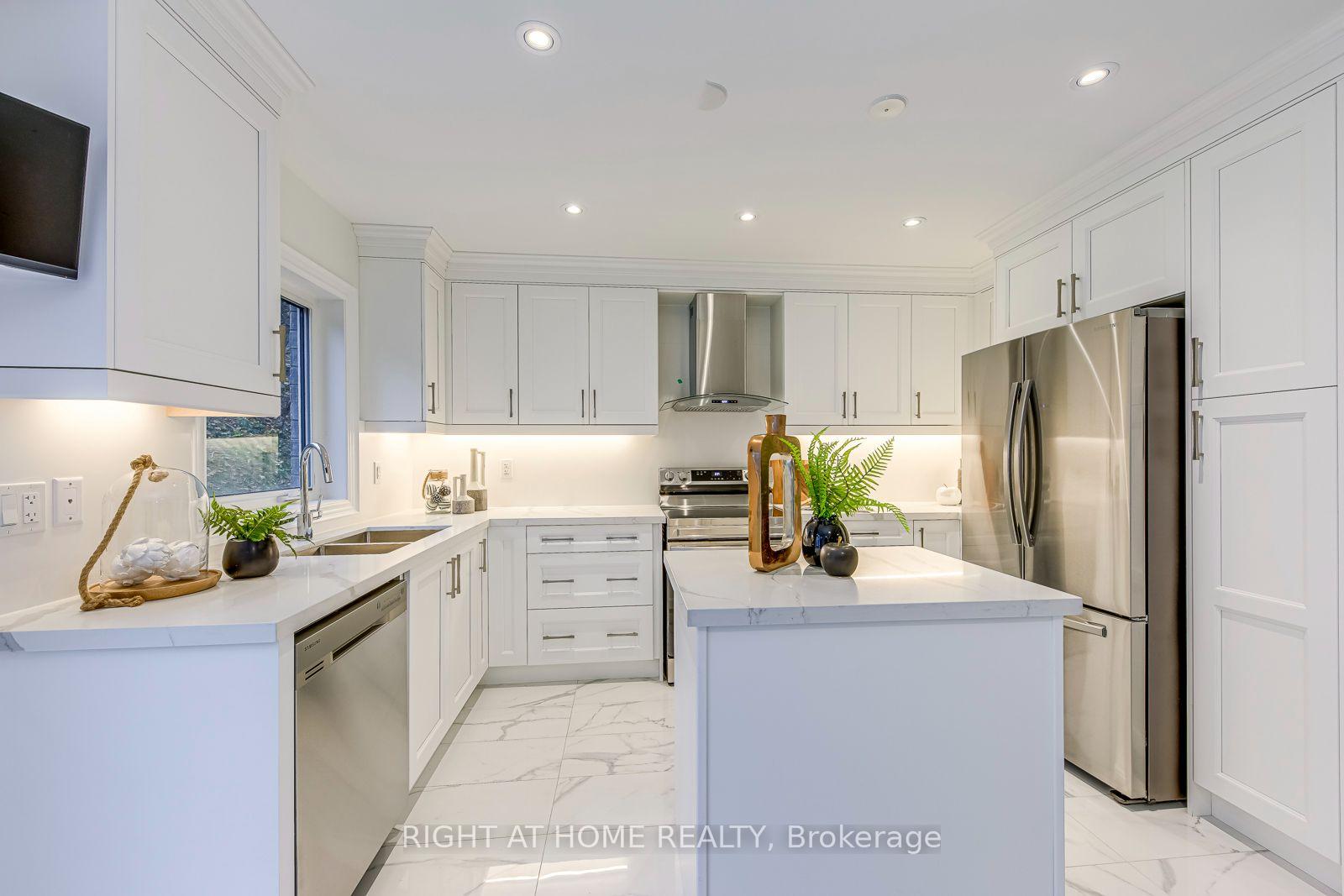 Photo 13 of 2575 Islington Avenue, Etobicoke, Thistletown-Beaumonde Heights — HOMEH