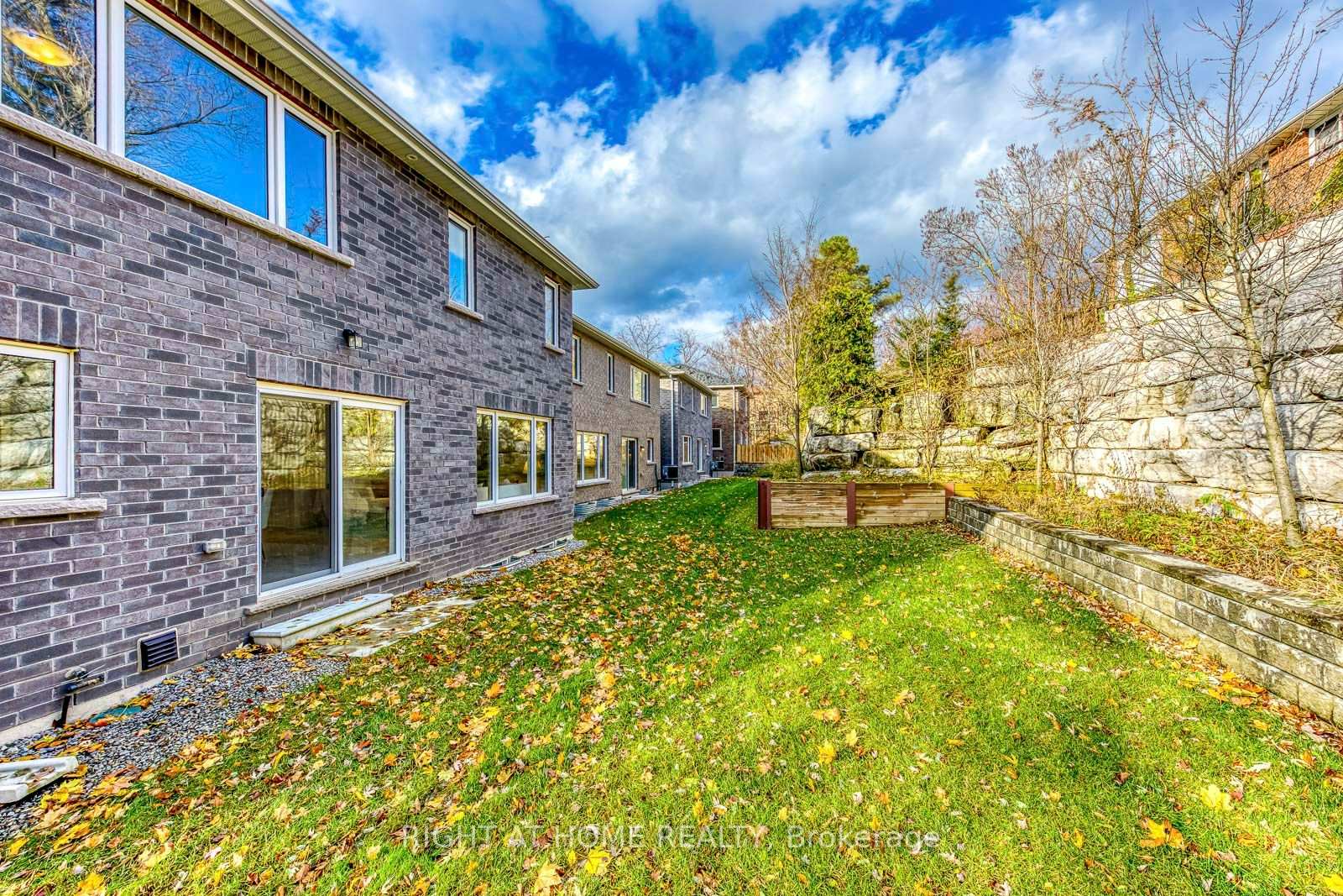 Photo 49 of 2575 Islington Avenue, Etobicoke, Thistletown-Beaumonde Heights — HOMEH