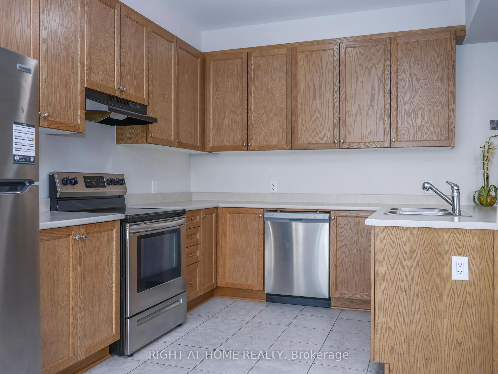 Photo 14 of 618 Allied Mews E, Ottawa, Stittsville (North) — HOMEH