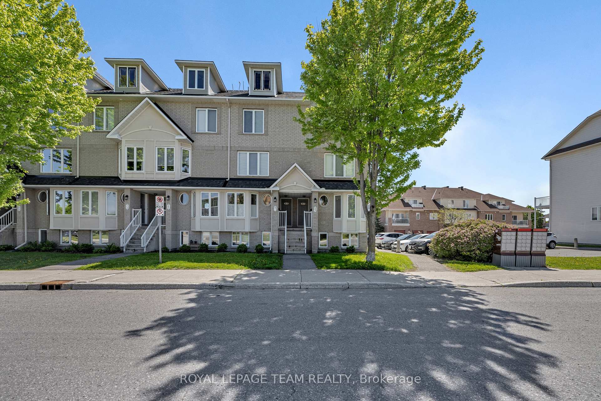 Photo 3 of 85 Cresthaven Drive, Ottawa, Barrhaven East — HOMEH