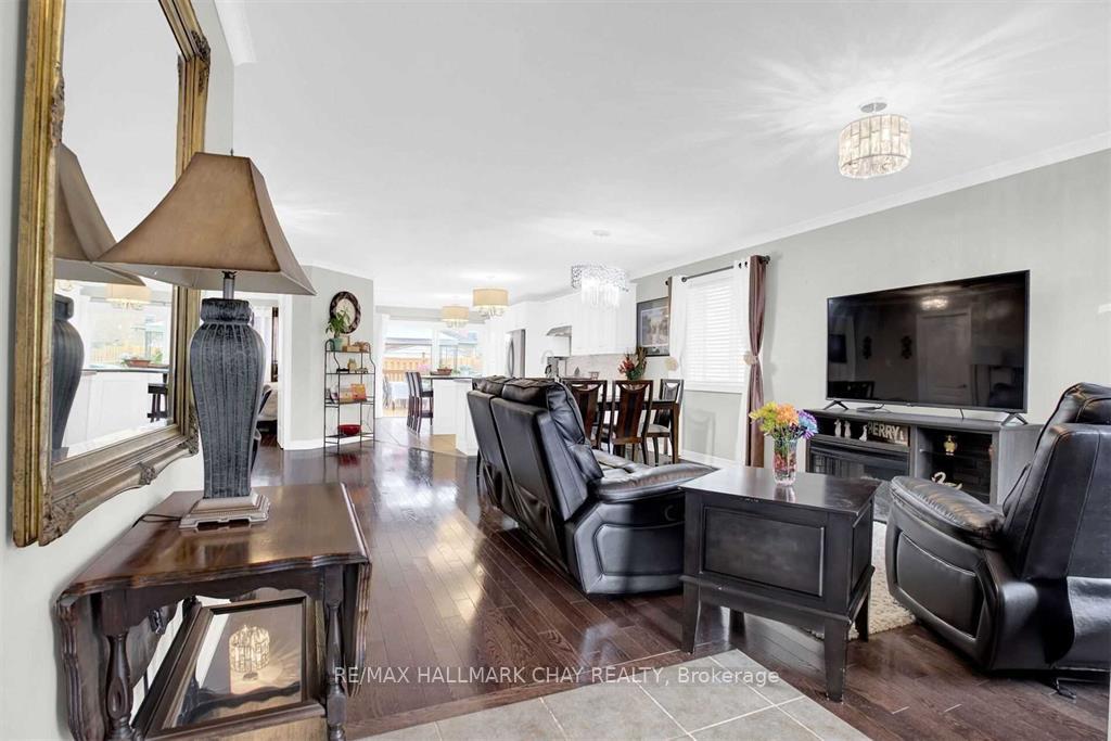 Photo 4 of Unit Main, 2123 Osbond Road, Innisfil, Alcona — HOMEH