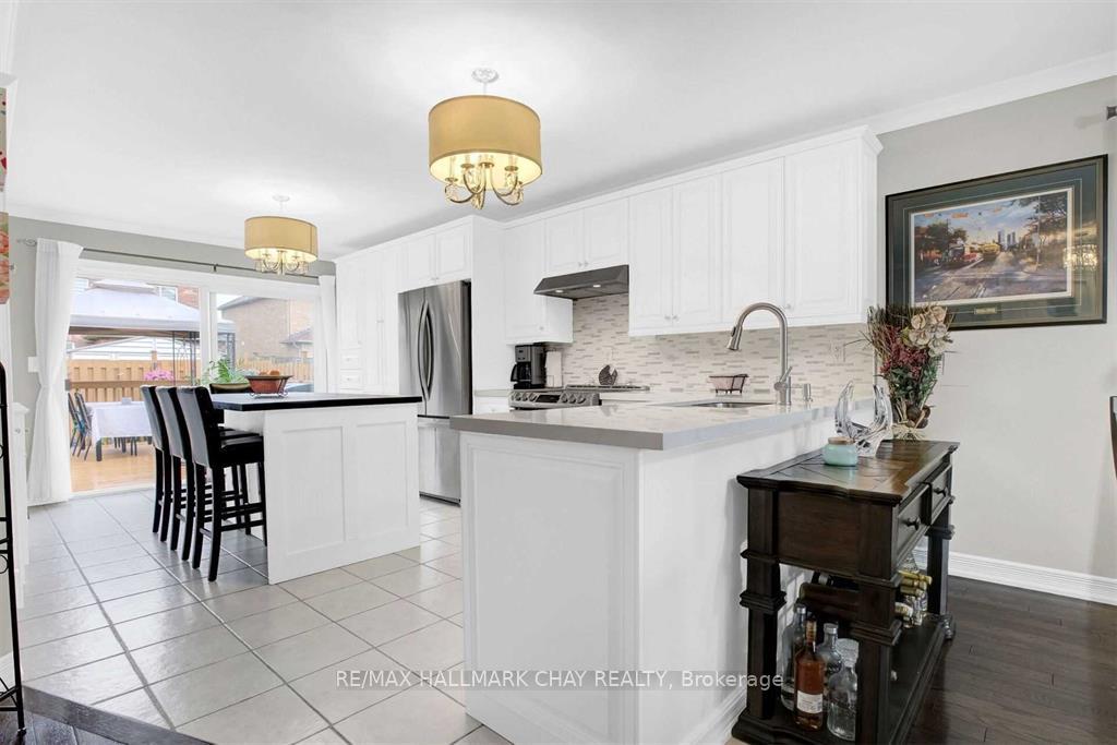 Photo 7 of Unit Main, 2123 Osbond Road, Innisfil, Alcona — HOMEH