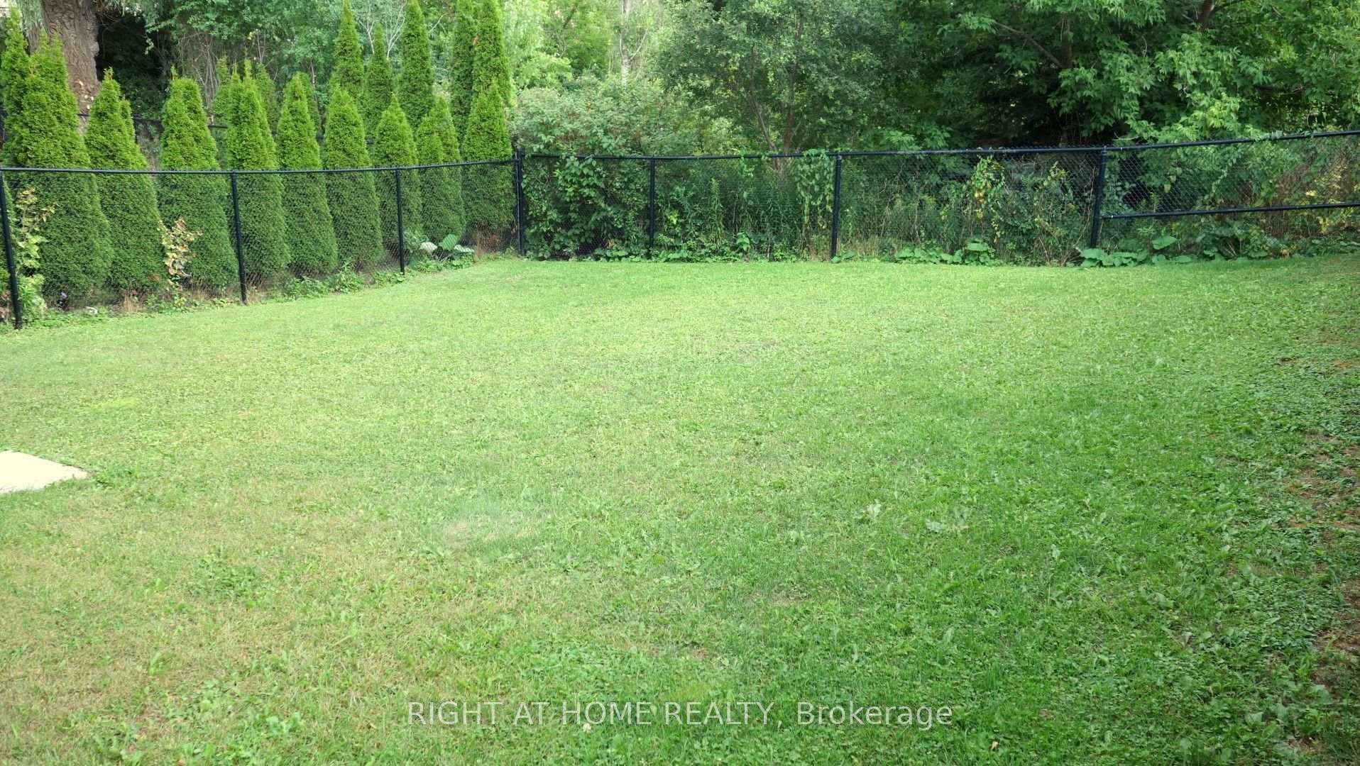 Photo 7 of 17 Bond Crescent, Richmond Hill, Oak Ridges — HOMEH