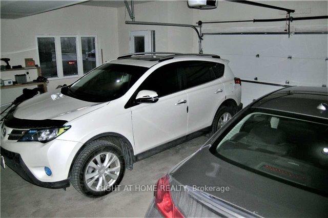 Photo 11 of 17 Bond Crescent, Richmond Hill, Oak Ridges — HOMEH