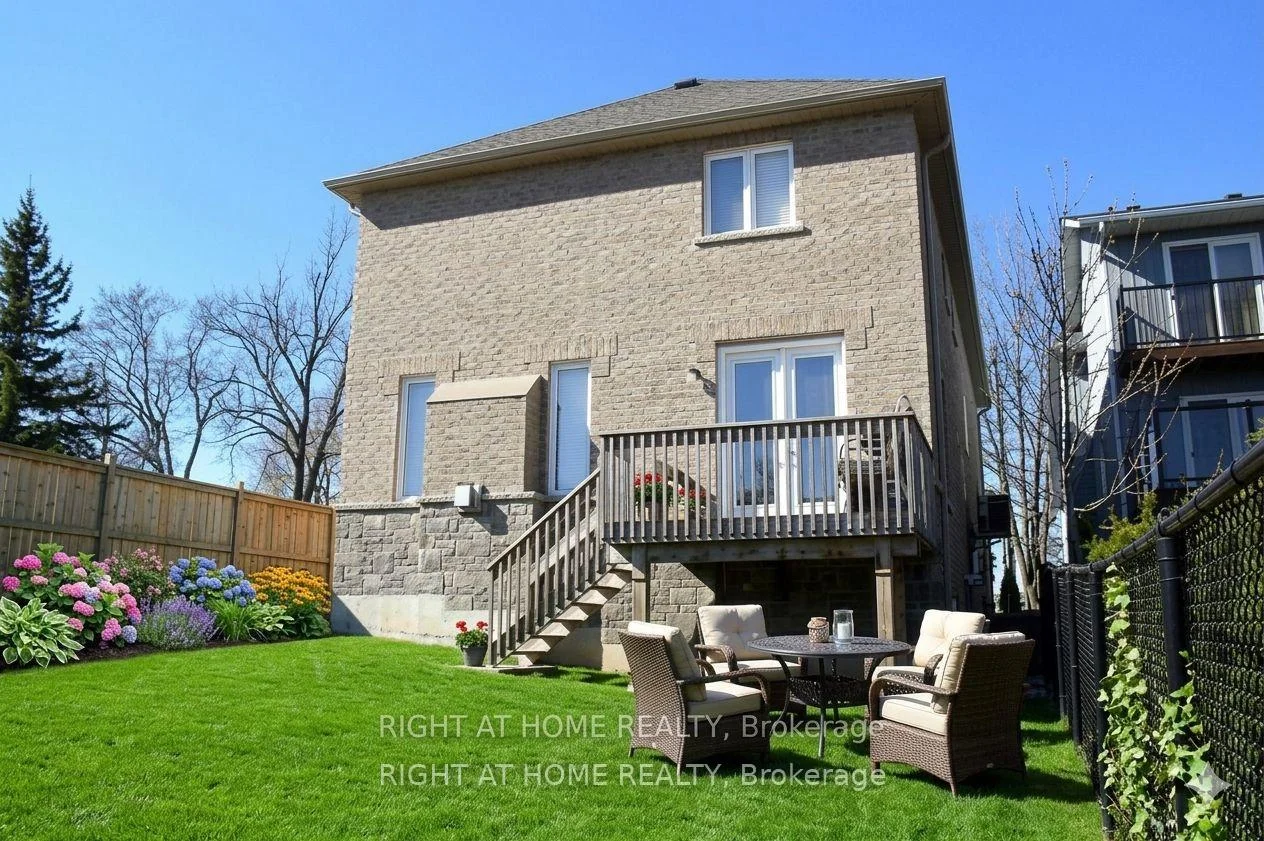 Photo 12 of 17 Bond Crescent, Richmond Hill, Oak Ridges — HOMEH