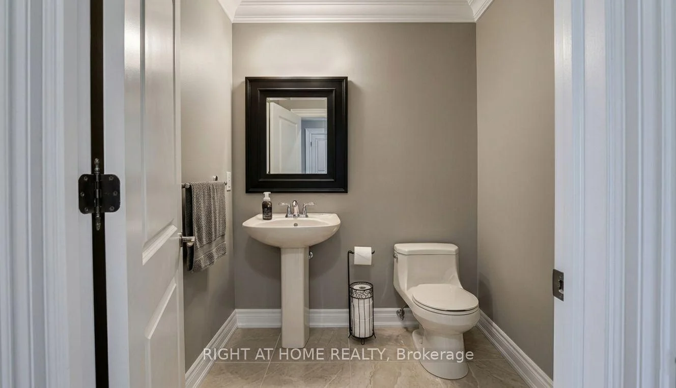 Photo 19 of 17 Bond Crescent, Richmond Hill, Oak Ridges — HOMEH