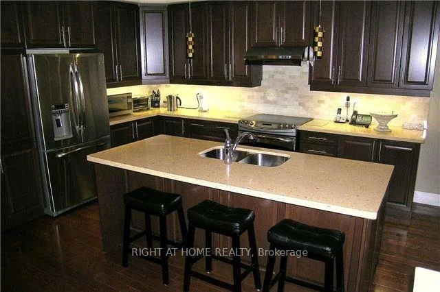 Photo 28 of 17 Bond Crescent, Richmond Hill, Oak Ridges — HOMEH