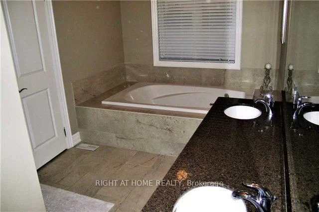 Photo 36 of 17 Bond Crescent, Richmond Hill, Oak Ridges — HOMEH