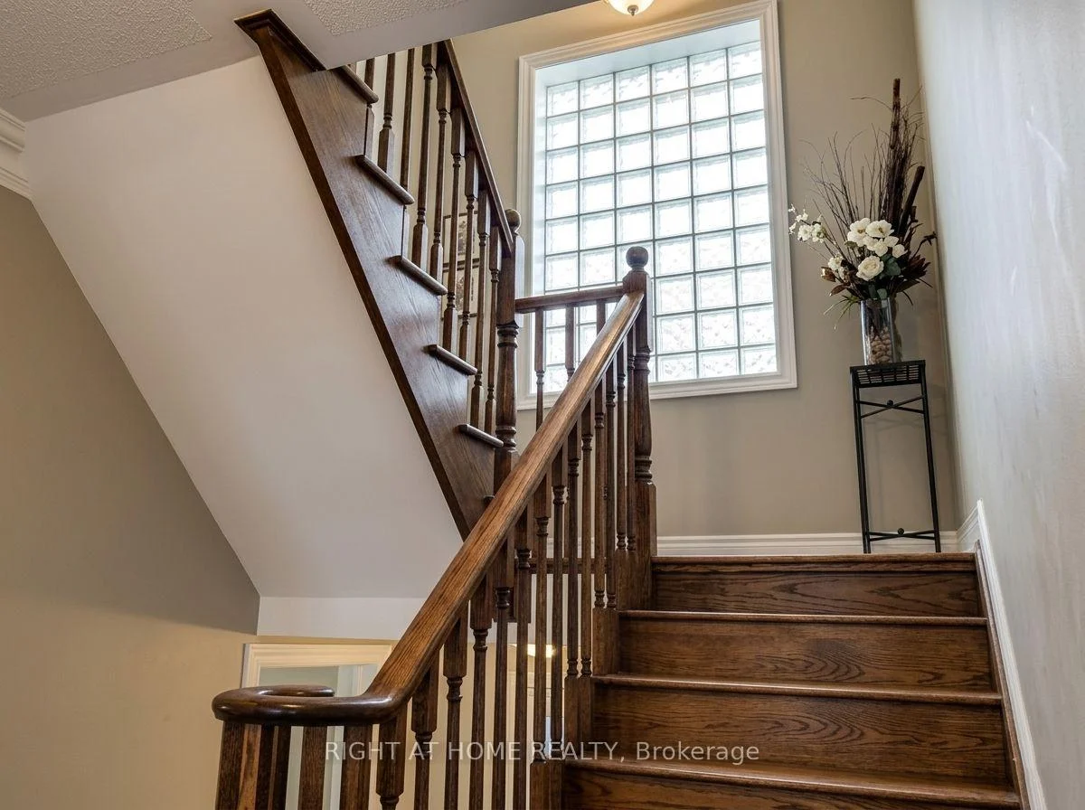 Photo 37 of 17 Bond Crescent, Richmond Hill, Oak Ridges — HOMEH