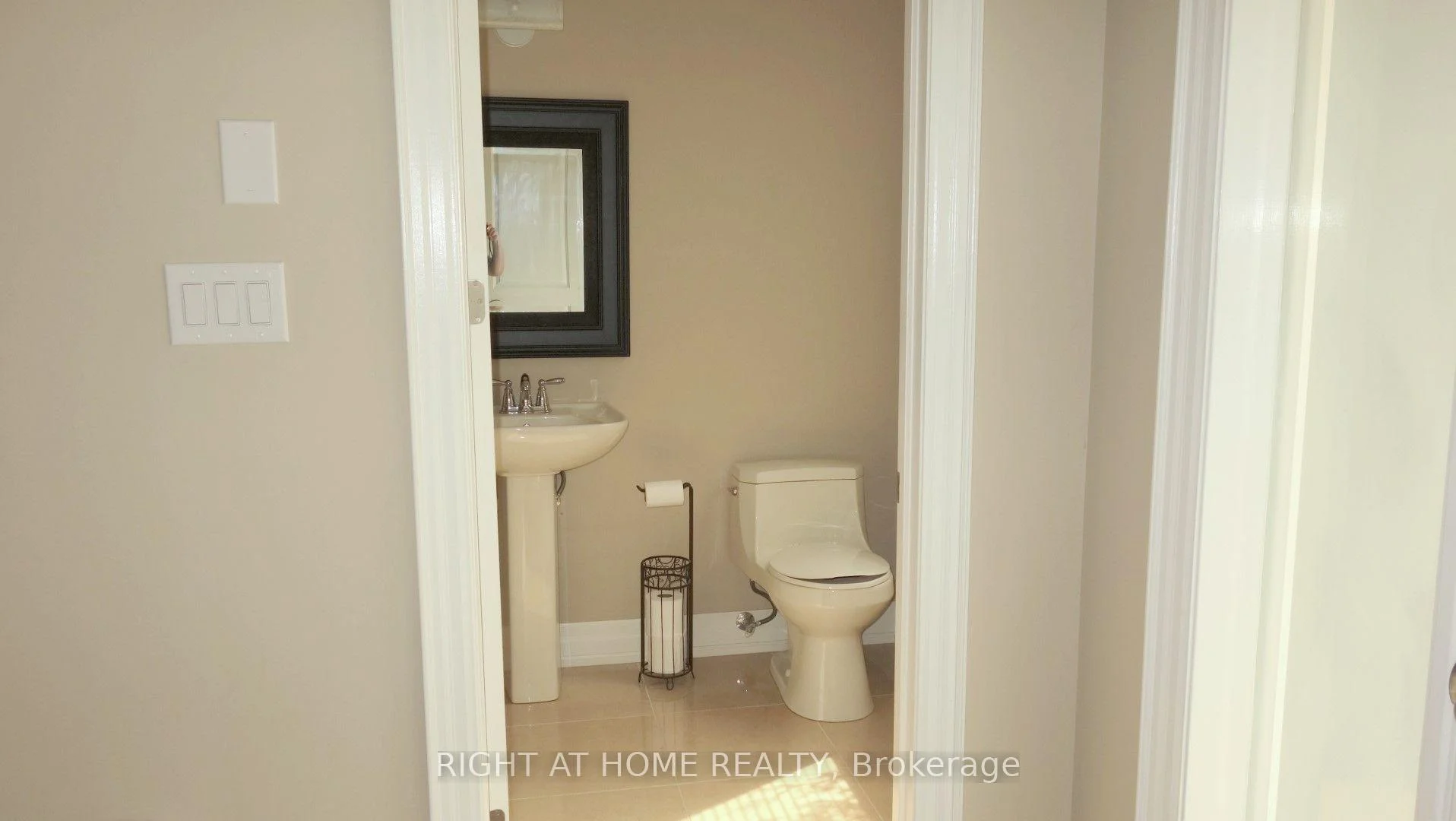 Photo 54 of 17 Bond Crescent, Richmond Hill, Oak Ridges — HOMEH