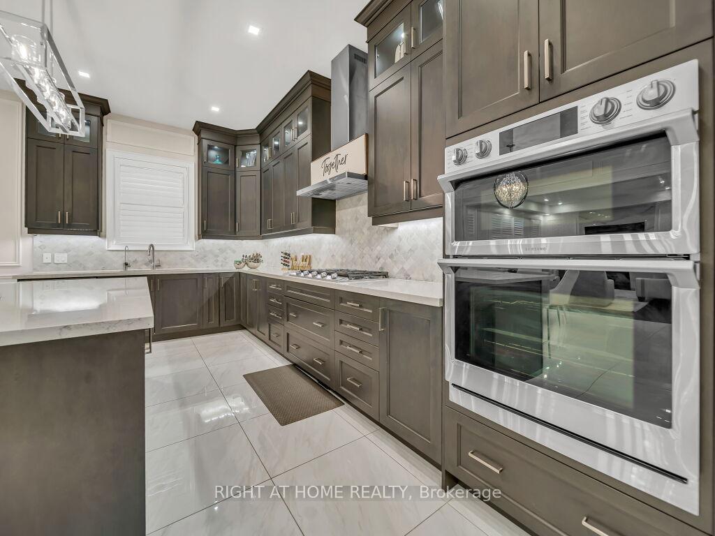 Photo 17 of 12 Hackwood Heights, Brampton, Northwest Brampton — HOMEH