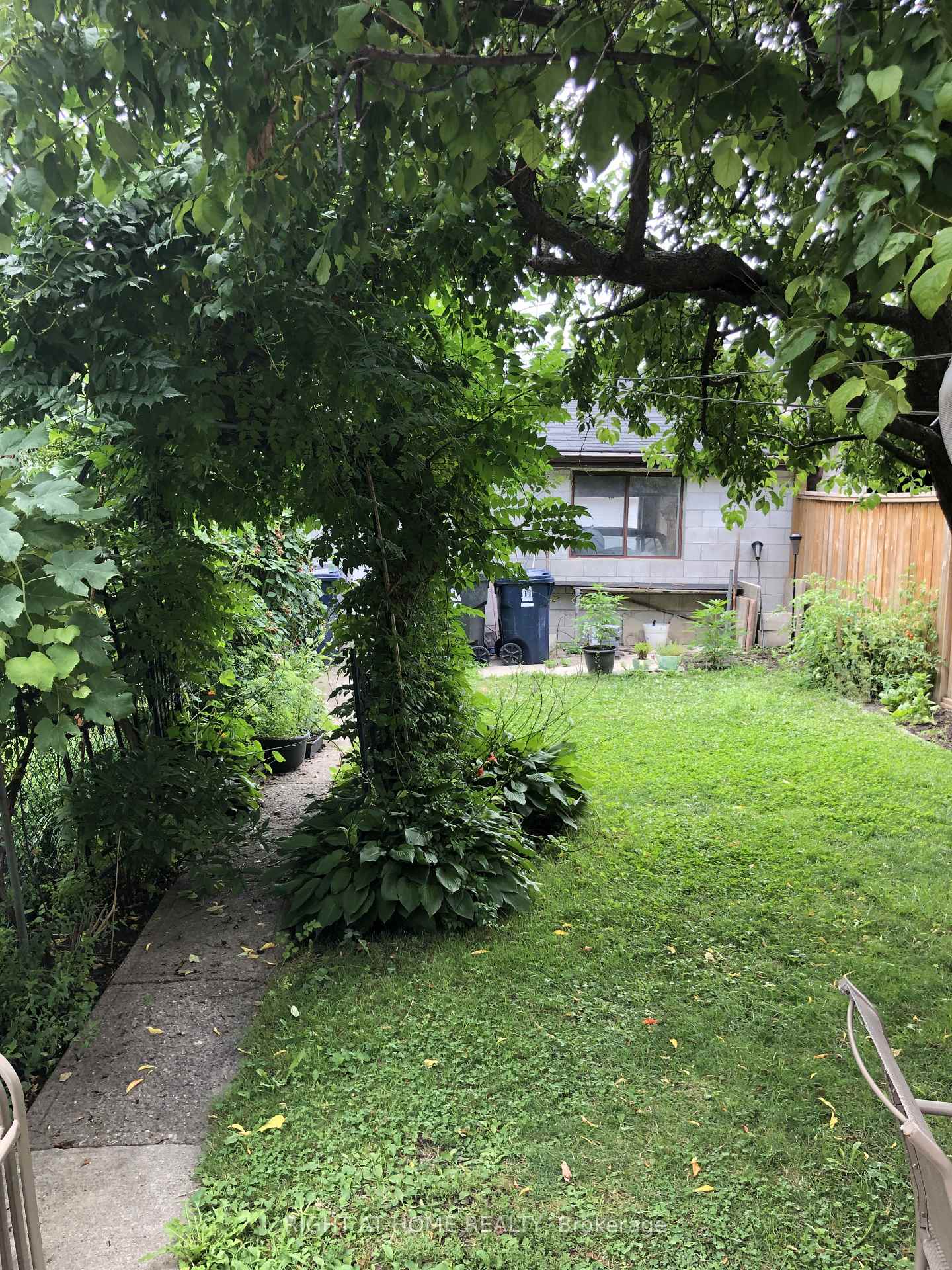 Photo 19 of 564 Concord Avenue, Toronto, Dovercourt-Wallace Emerson-Junction — HOMEH