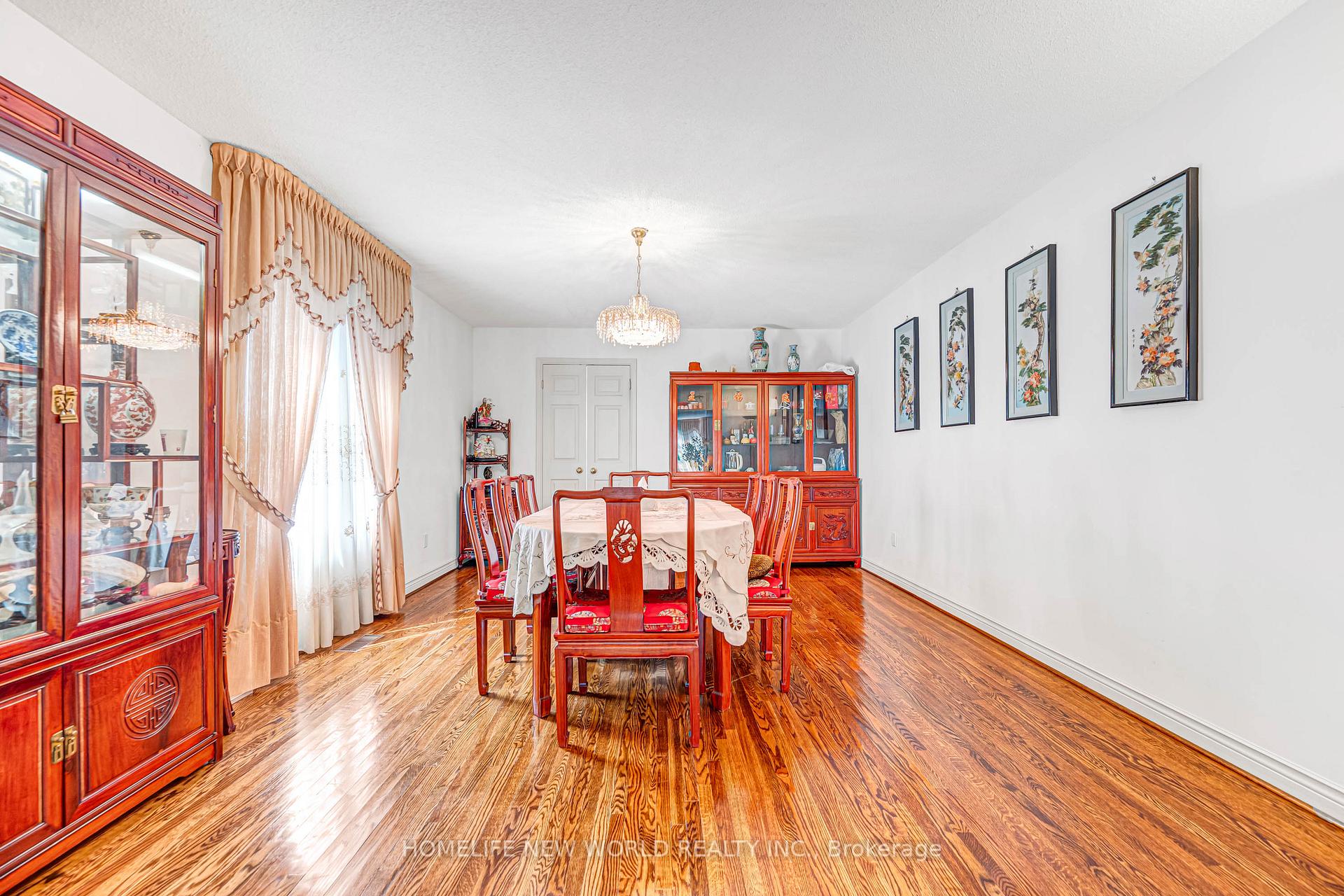 Photo 11 of 4 Tarbert Road, North York, Bayview Woods-Steeles — HOMEH